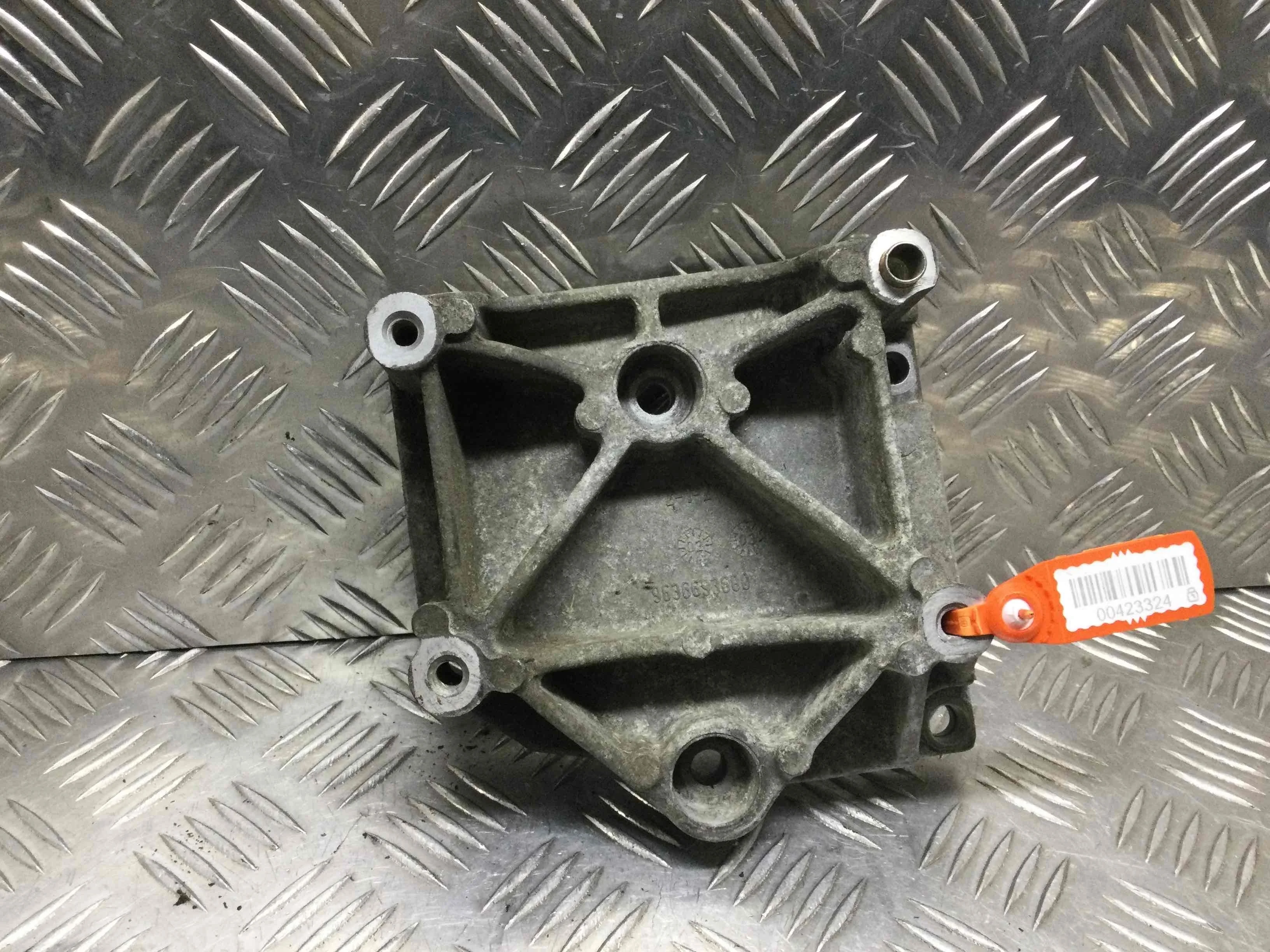 Кронштейн компрессора кондиционера Peugeot 206 1 поколение (1998-2003) бензин 1.6 i Механика Х/б