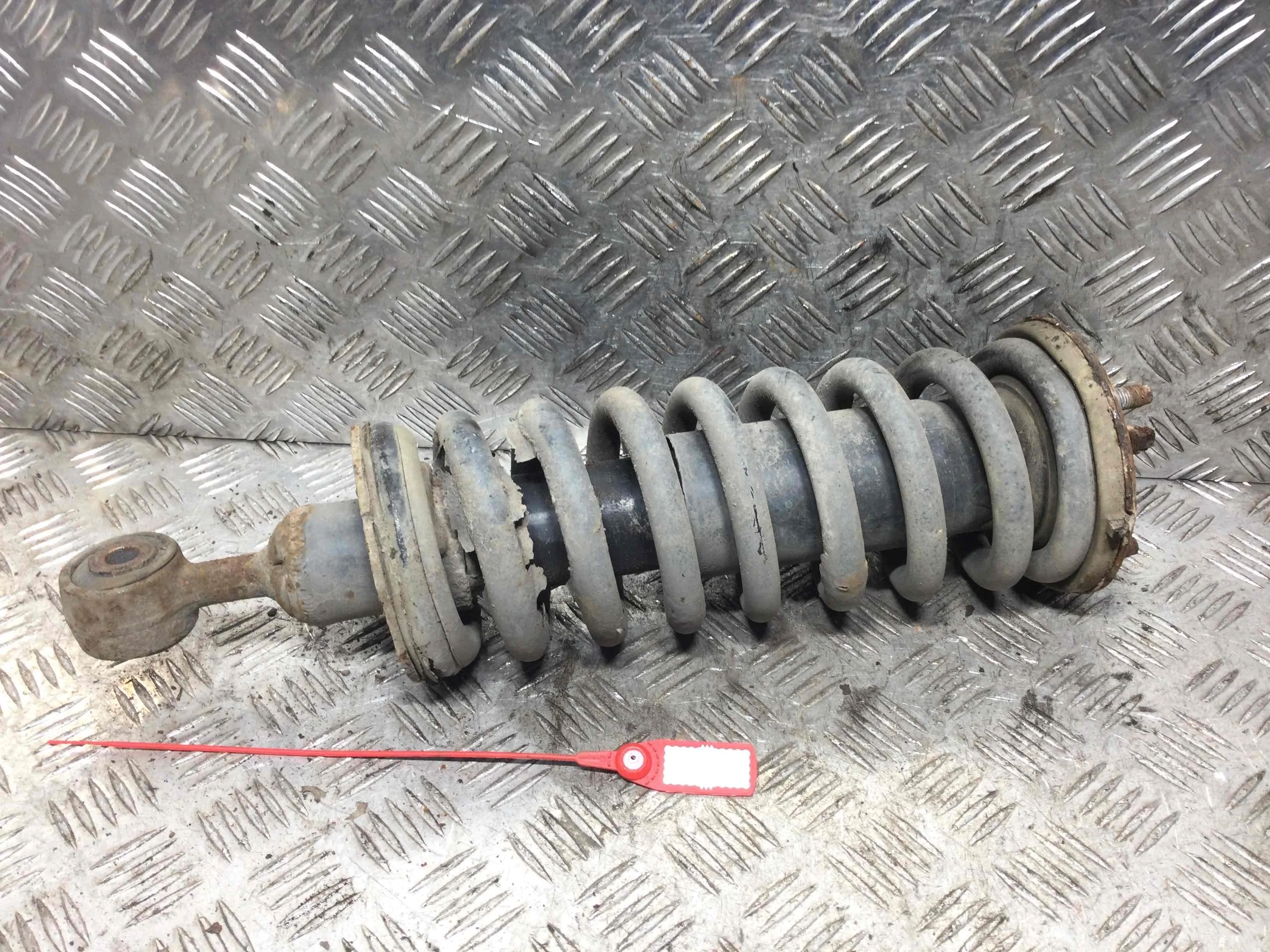 Стойка передняя левая Nissan Navara D40 (2005-2010) дизель 2.5  Механика