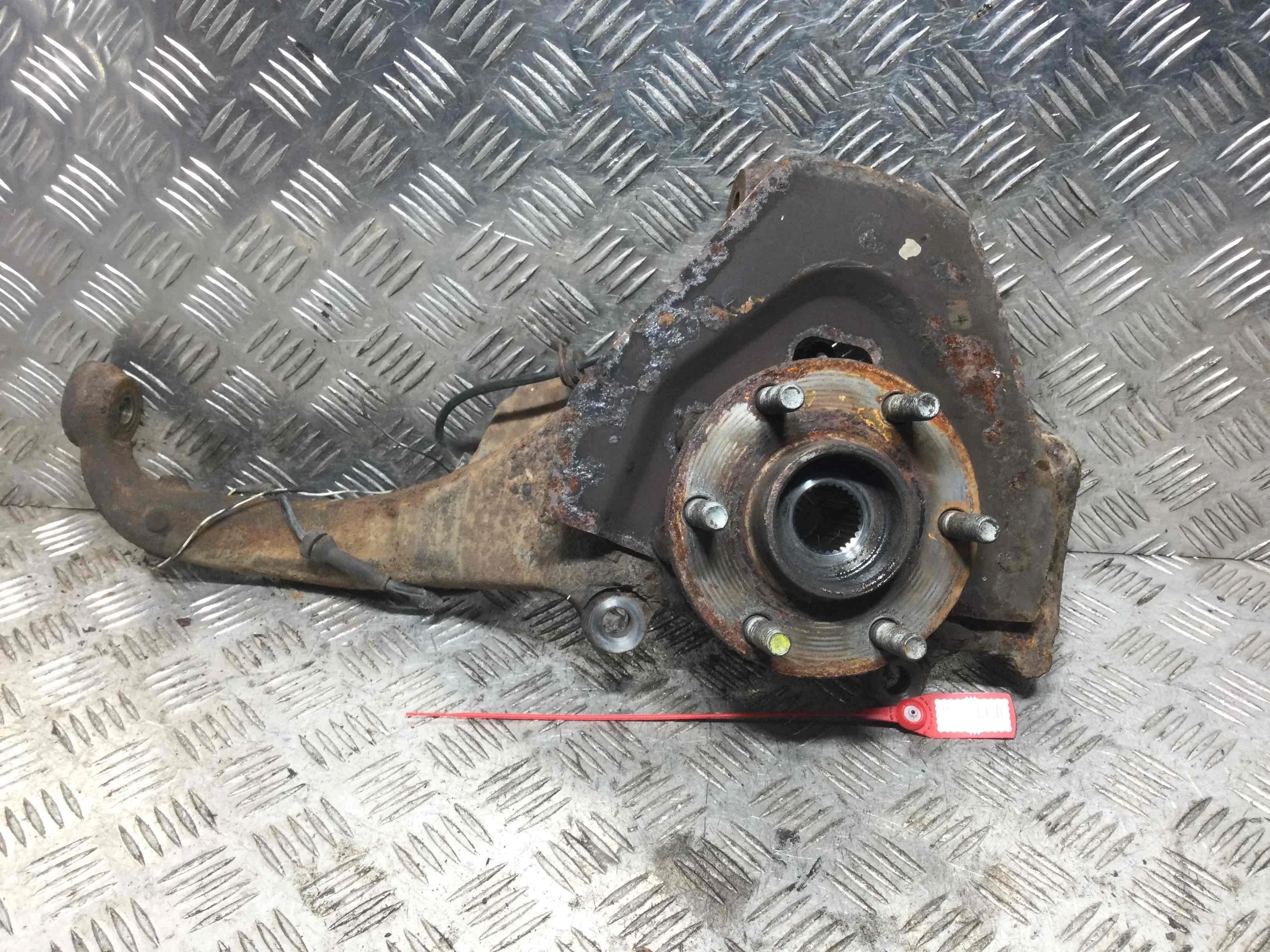 Ступица передняя правая Nissan Navara D40 (2005-2010) дизель 2.5  Механика