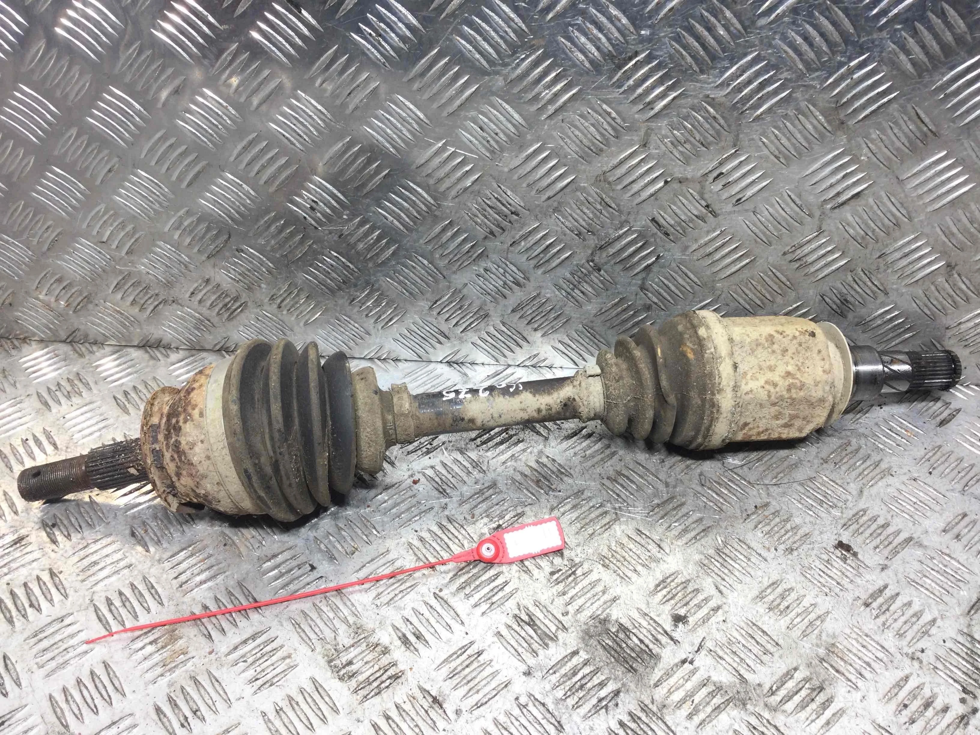 Полуось передняя левая (приводной вал, ШРУС) Nissan Navara D40 (2005-2010) дизель 2.5  Механика