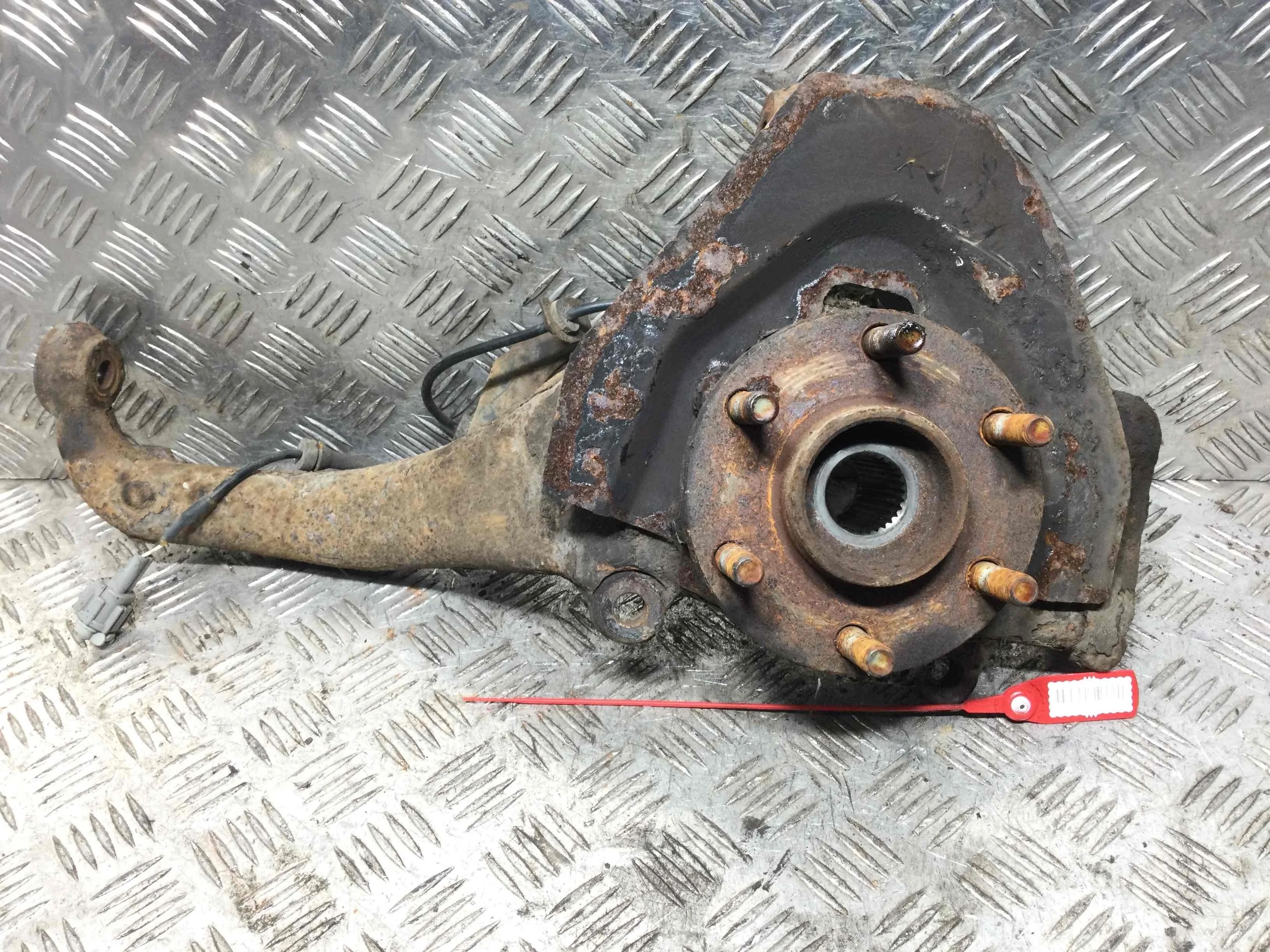 Ступица передняя правая Nissan Navara D40 (2005-2010) дизель 2.5  Механика