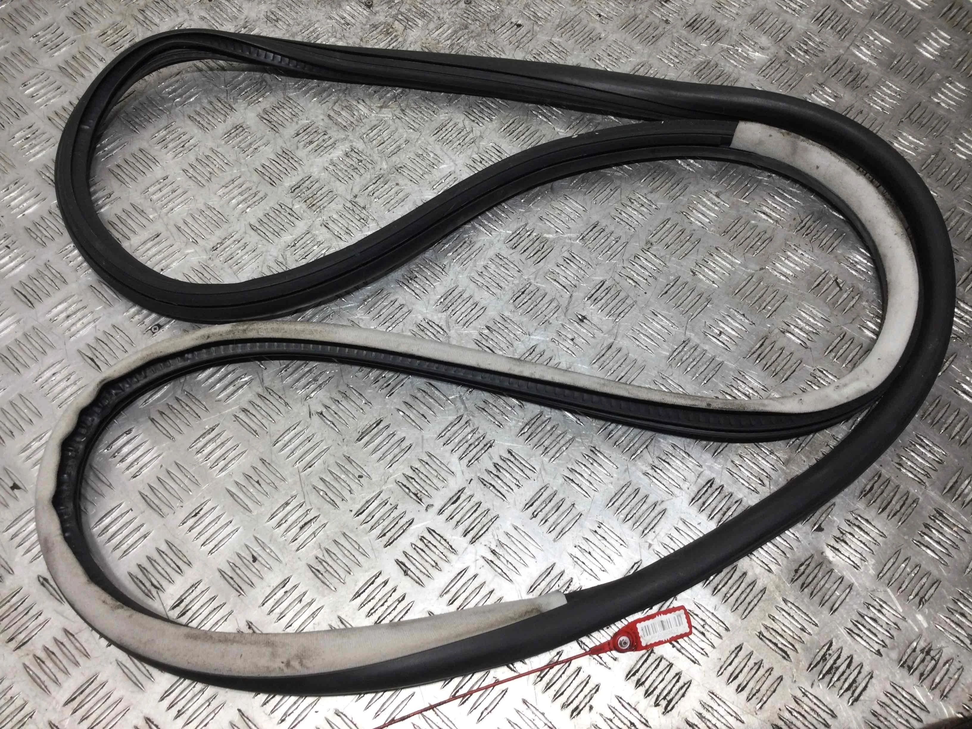 Уплотнитель Volkswagen Passat B5 (1996-2000) дизель 1.9 TDI Механика Универсал