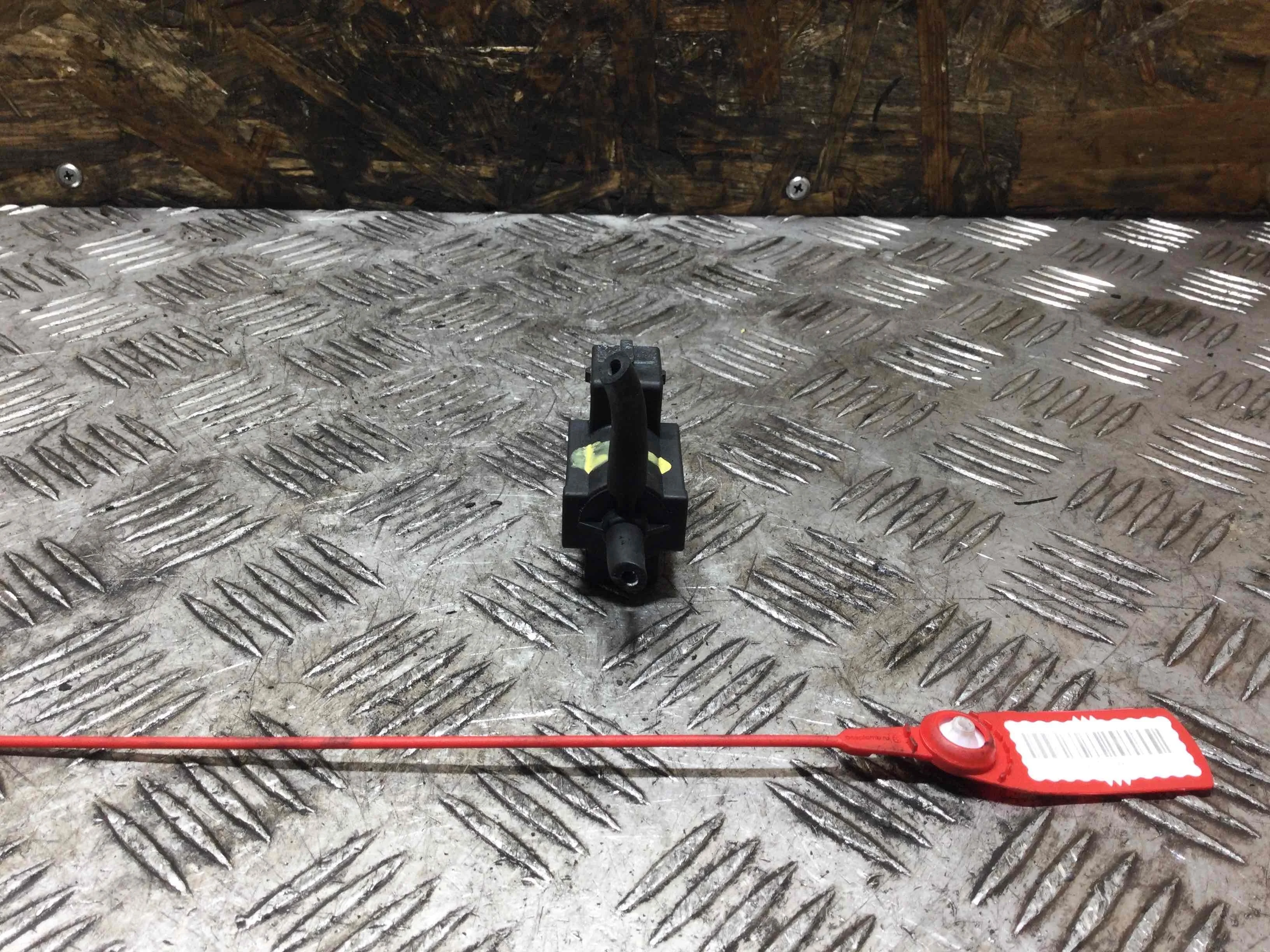 Клапан электромагнитный Audi A3 8L (1996-2000) бензин 1.6 i Механика Х/б