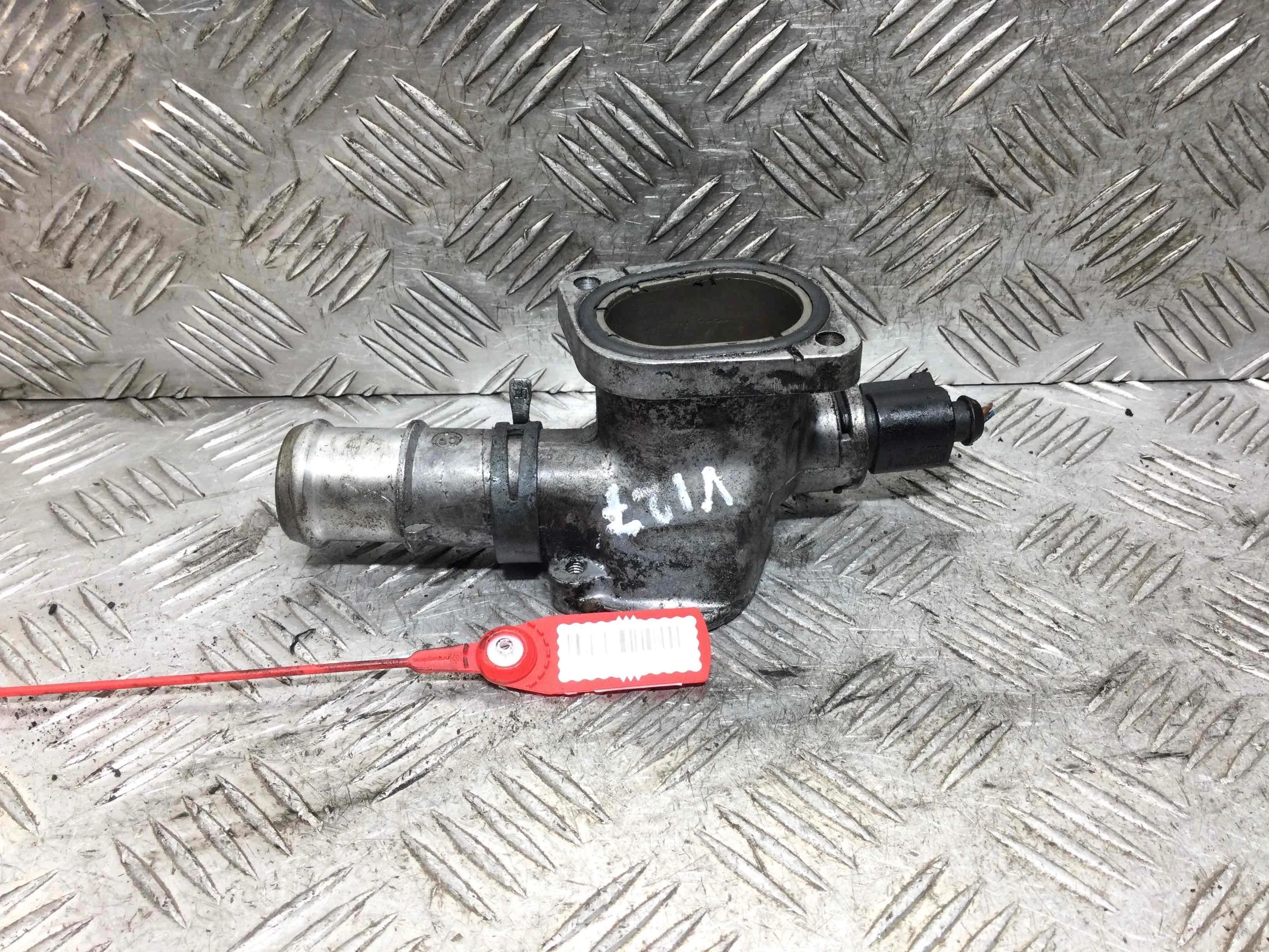 Фланец (тройник) системы охлаждения Audi A4 B5 [рестайлинг] (1999-2001) дизель 1.9 TDI Механика Универсал