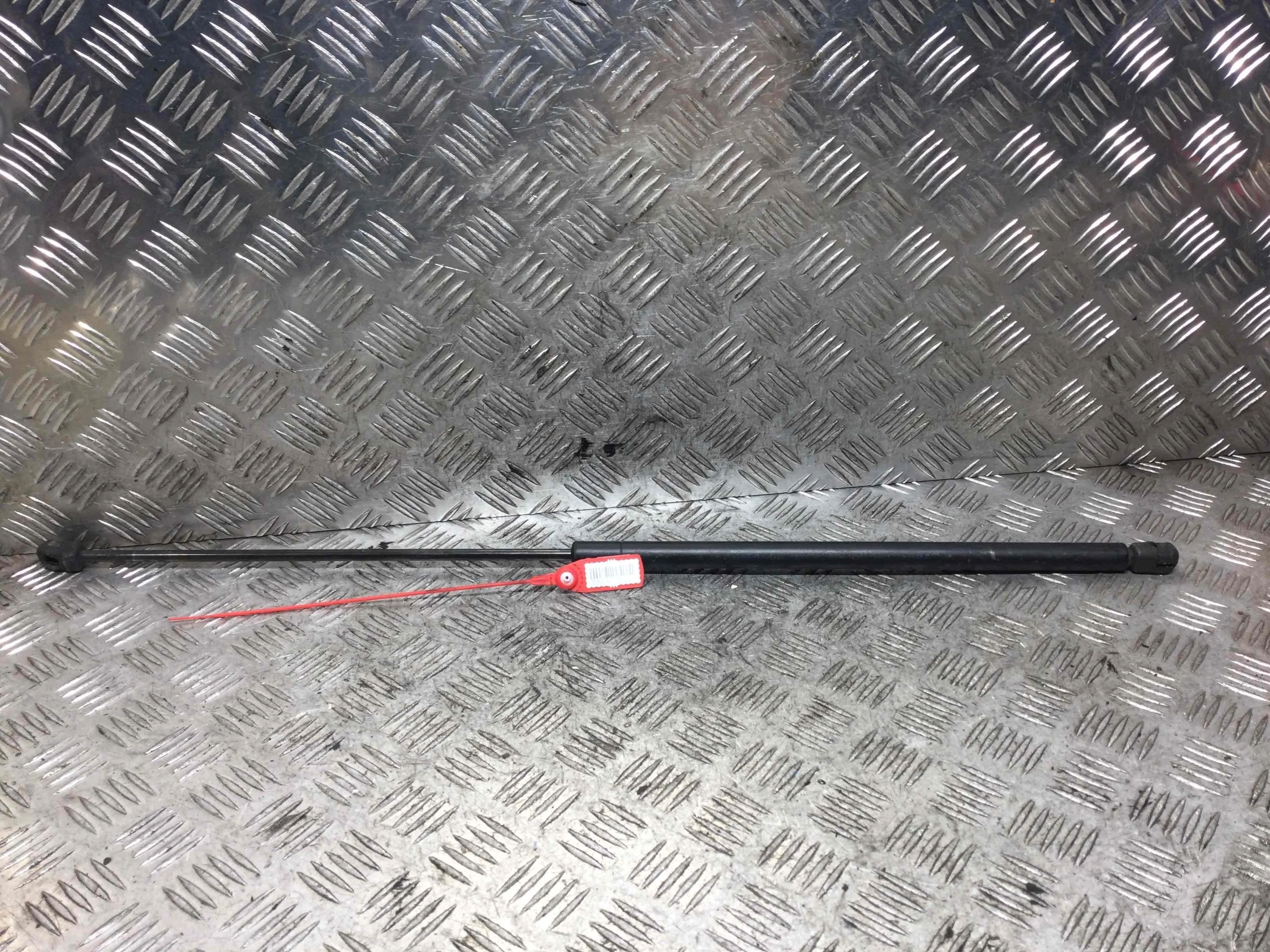 Амортизатор капота Audi A6 C5/4B (1997-2004) дизель 2.5 TDI Автомат Седан