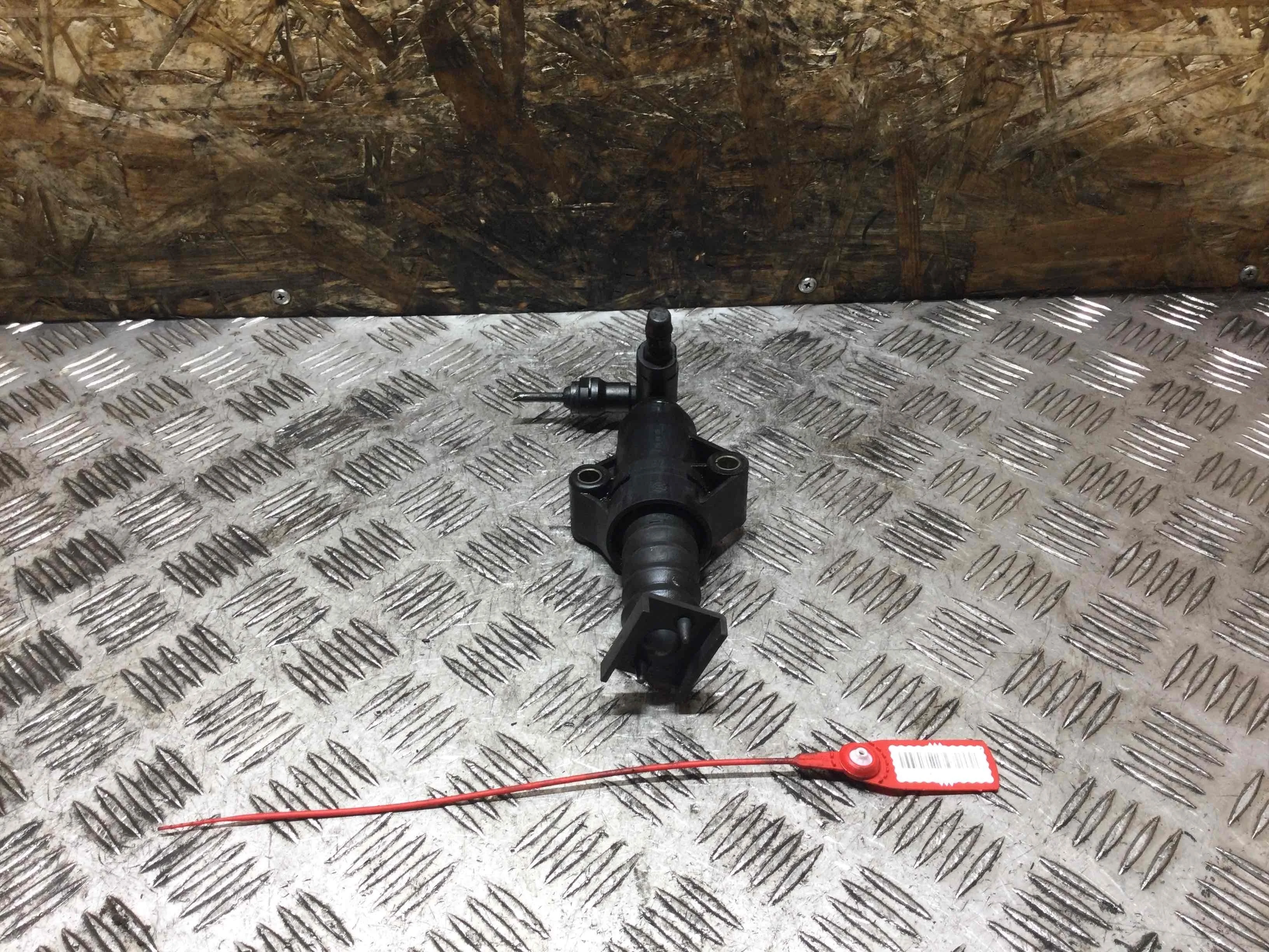 Цилиндр сцепления рабочий Audi A3 8L (1996-2000) бензин 1.6 i Механика Х/б