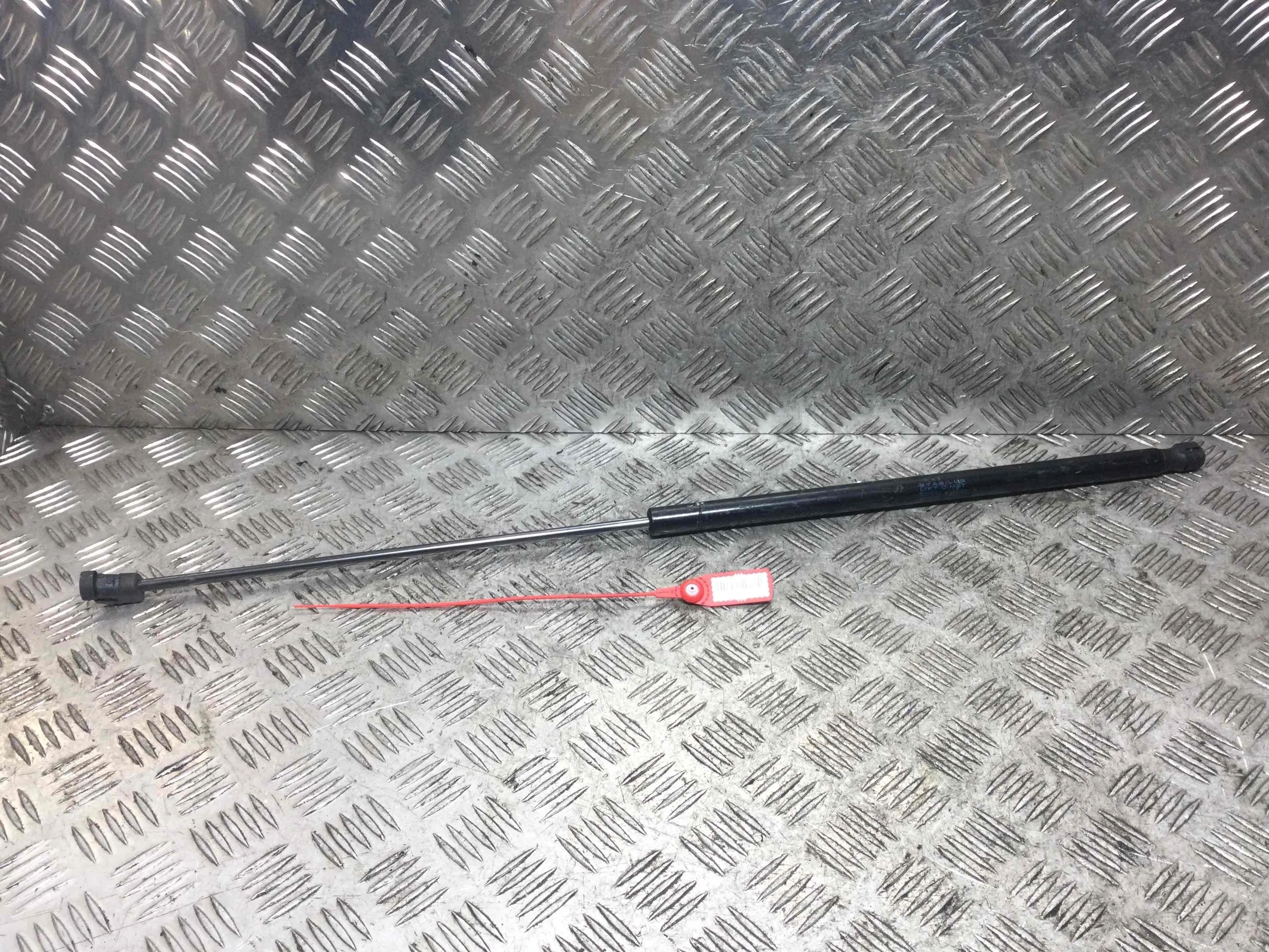 Амортизатор капота Audi A6 C5/4B (1997-2004) дизель 2.5 TDI Автомат Седан