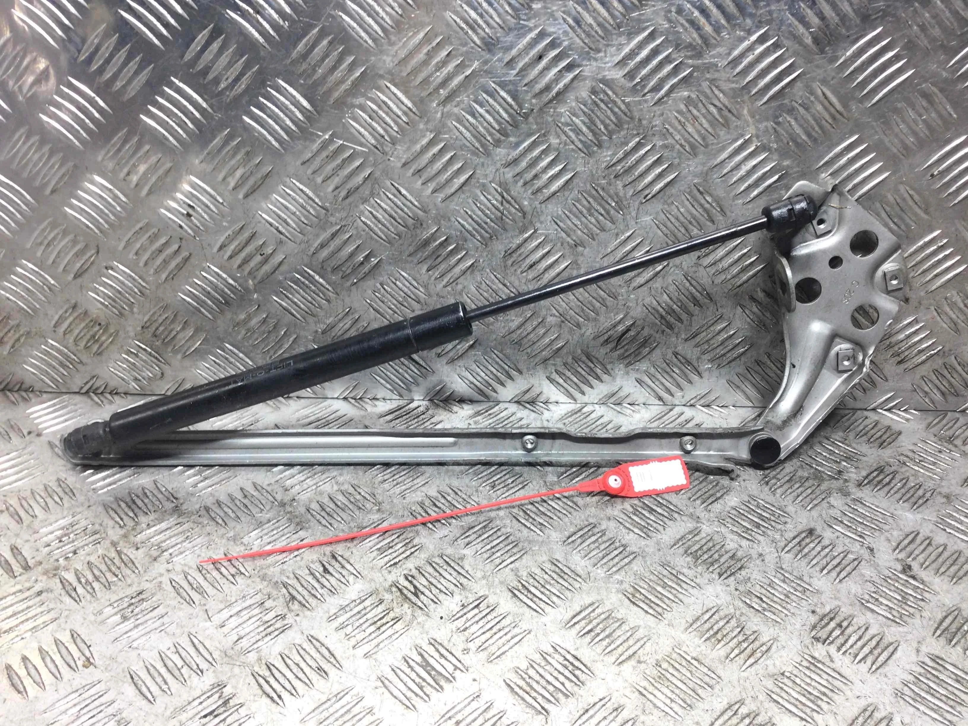 Петля капота Mercedes CLK W208/A208 (1997-2000) бензин 2.3 i Механика Купе