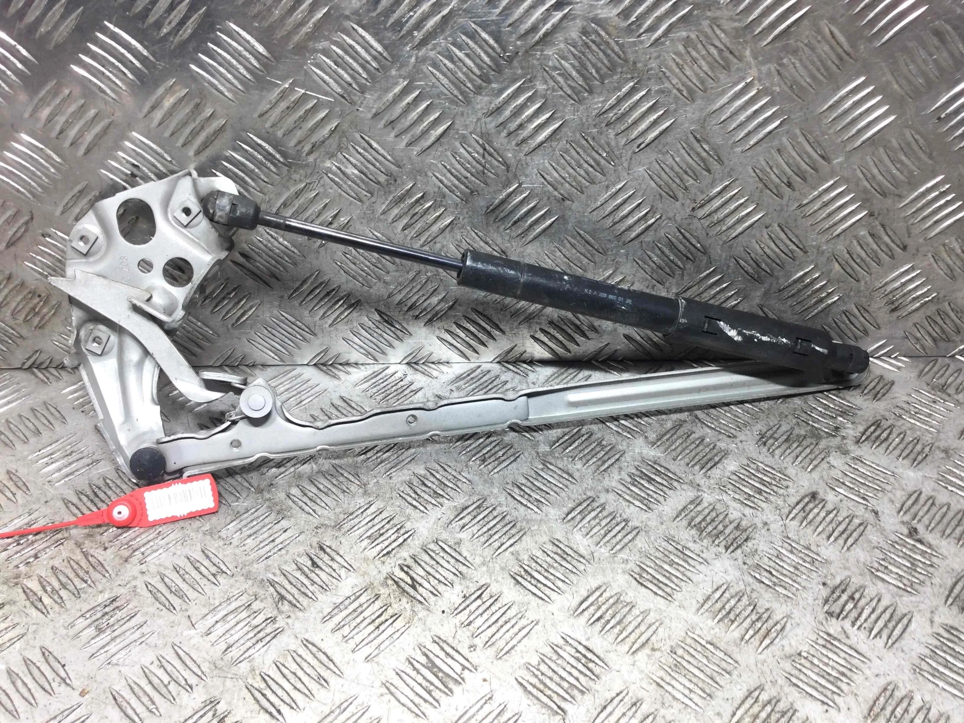 Петля капота Mercedes CLK W208/A208 (1997-2000) бензин 2.3 i Механика Купе