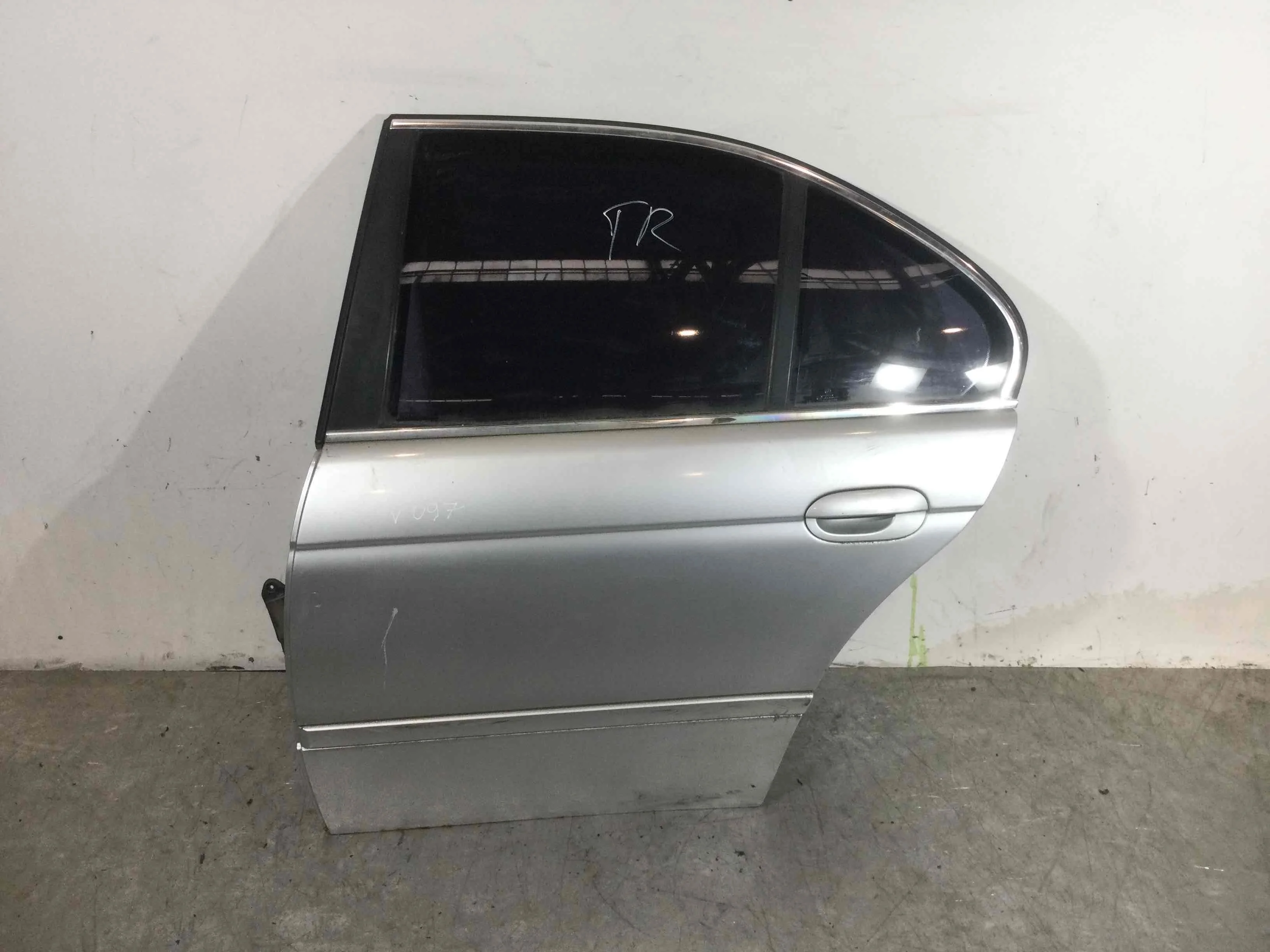 Дверь задняя левая BMW 5-Series 5-Series E39 1995 - 2004 дизель 2.0 d Механика Седан