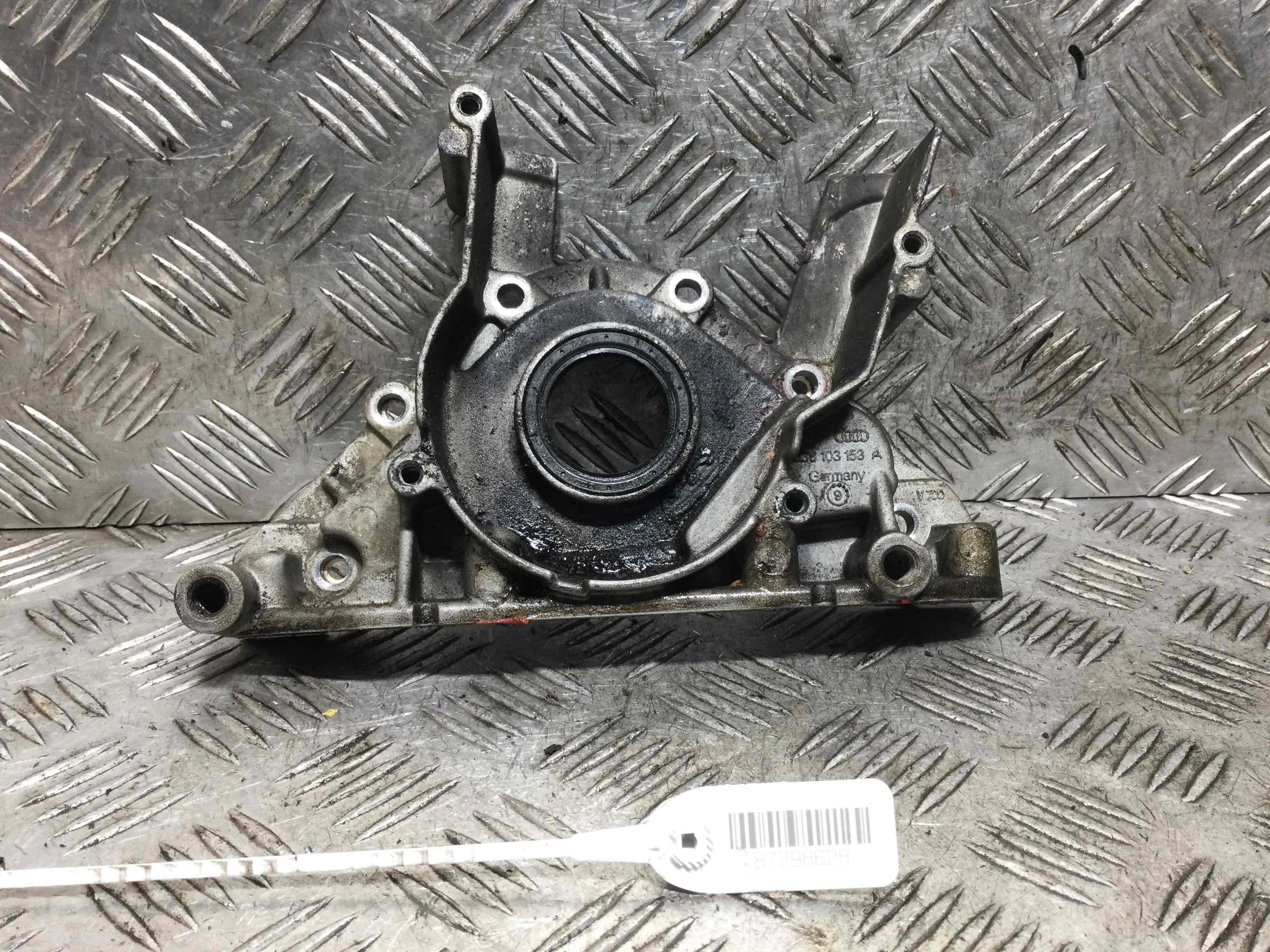 Крышка двигателя передняя Volkswagen Golf 4 поколение (1997-2004) бензин 2.0 i Механика Х/б