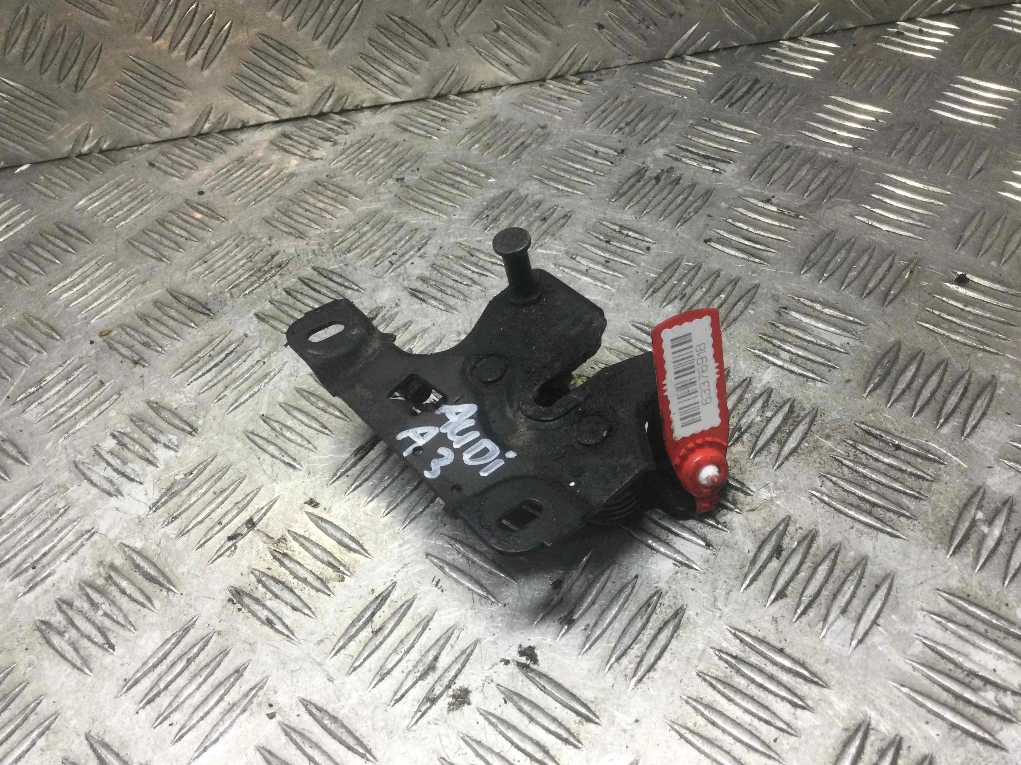 Замок капота Audi A3 8L [рестайлинг] (2000-2003) бензин 1.6 i Автомат Х/б