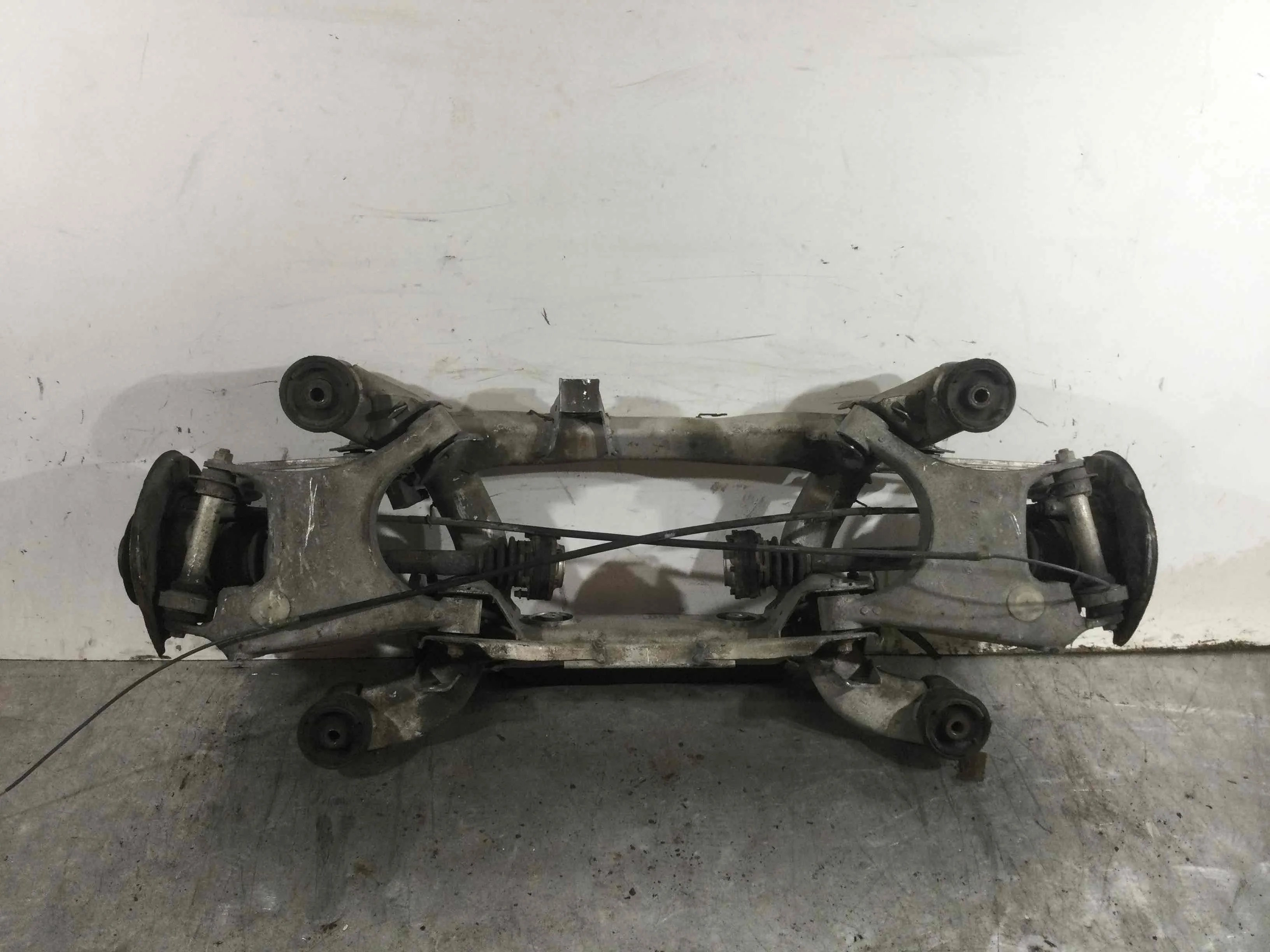 Балка подвески задняя BMW 5-Series 5-Series E39 1995 - 2004 дизель 2.5  Автомат Универсал