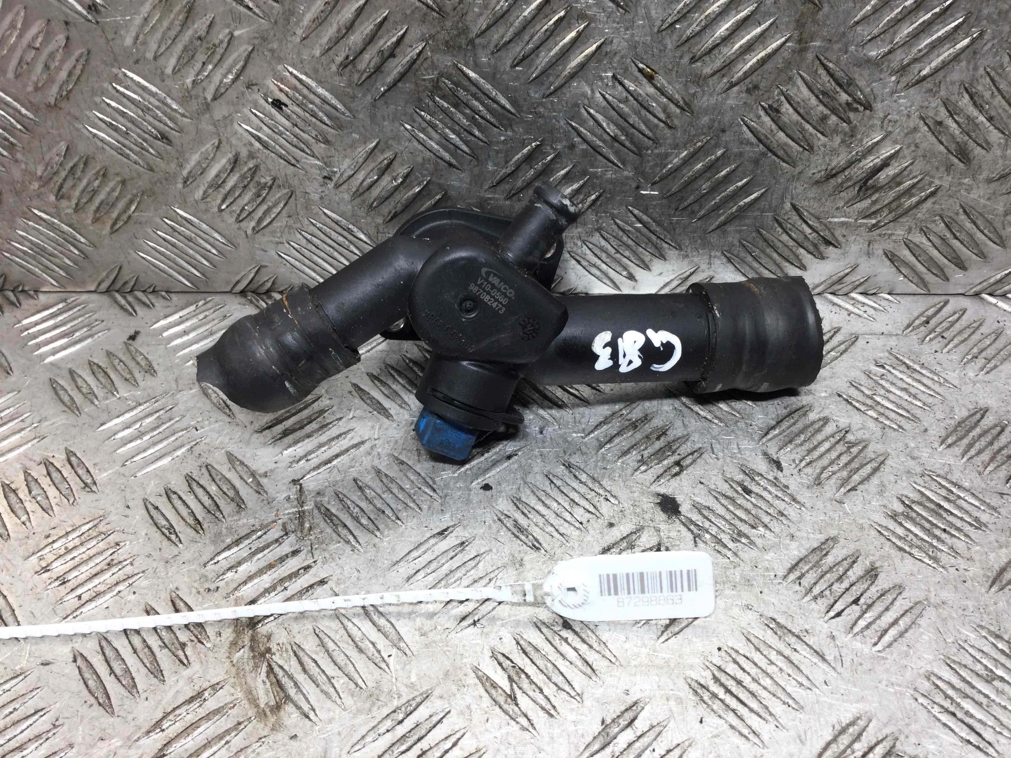 Фланец (тройник) системы охлаждения Volkswagen Golf 4 поколение (1997-2004) бензин 1.6 i Автомат Х/б