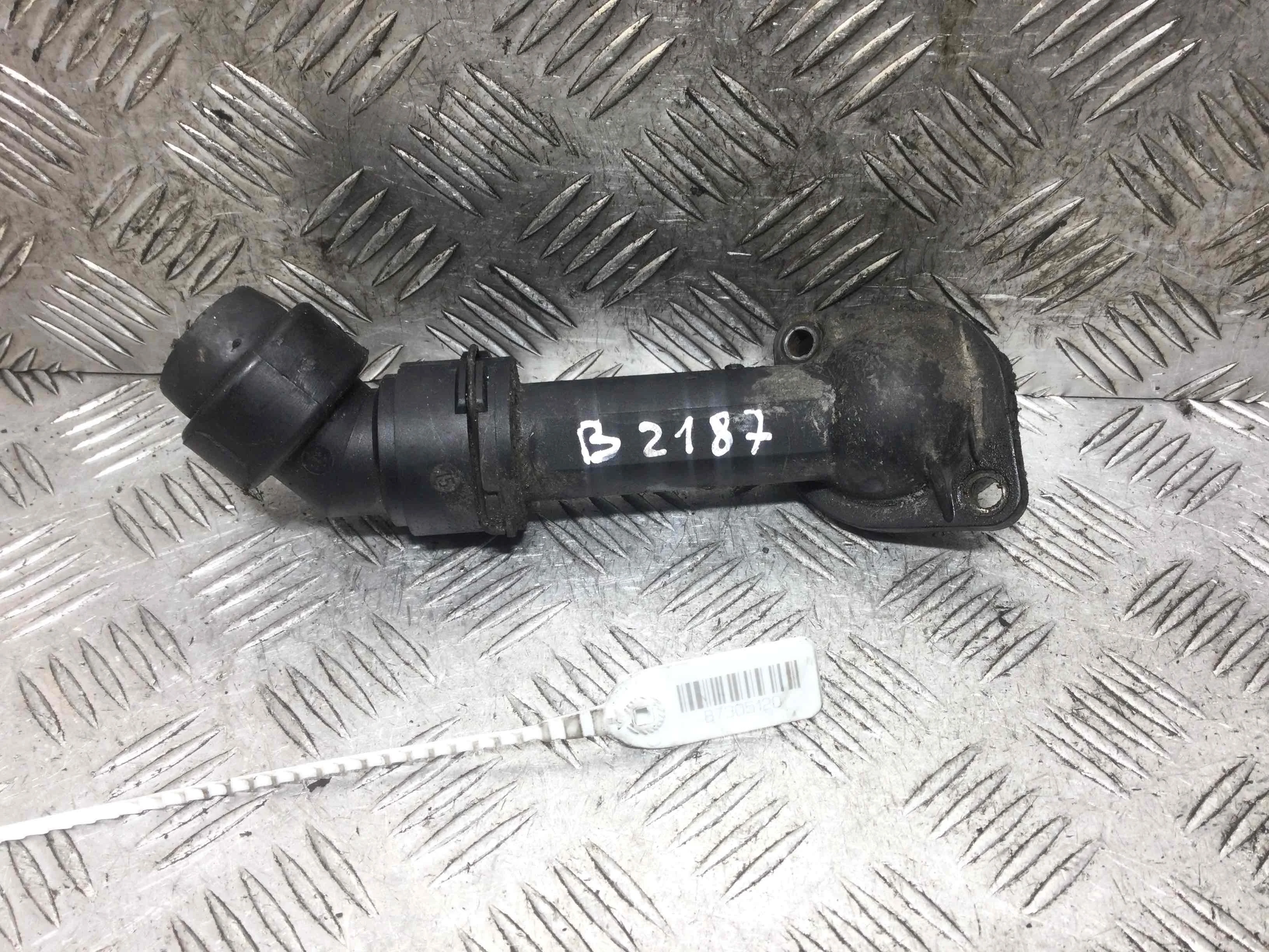 Фланец (тройник) системы охлаждения Audi A4 B6 (2000-2005) дизель 1.9 TDI Вариатор Универсал