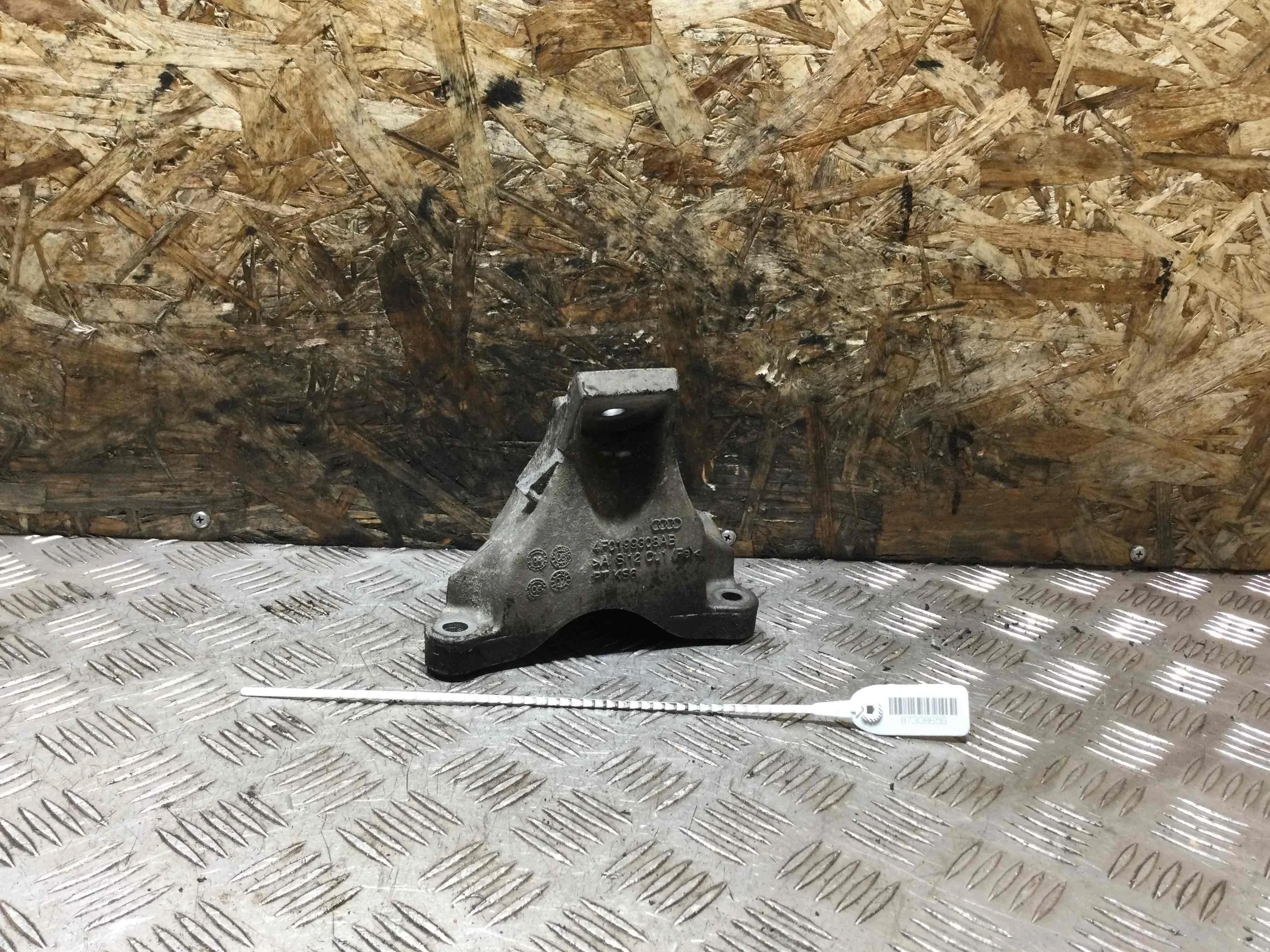 Кронштейн двигателя Audi A6 C6/4F (2004-2008) дизель 2.7 TDI Вариатор Седан