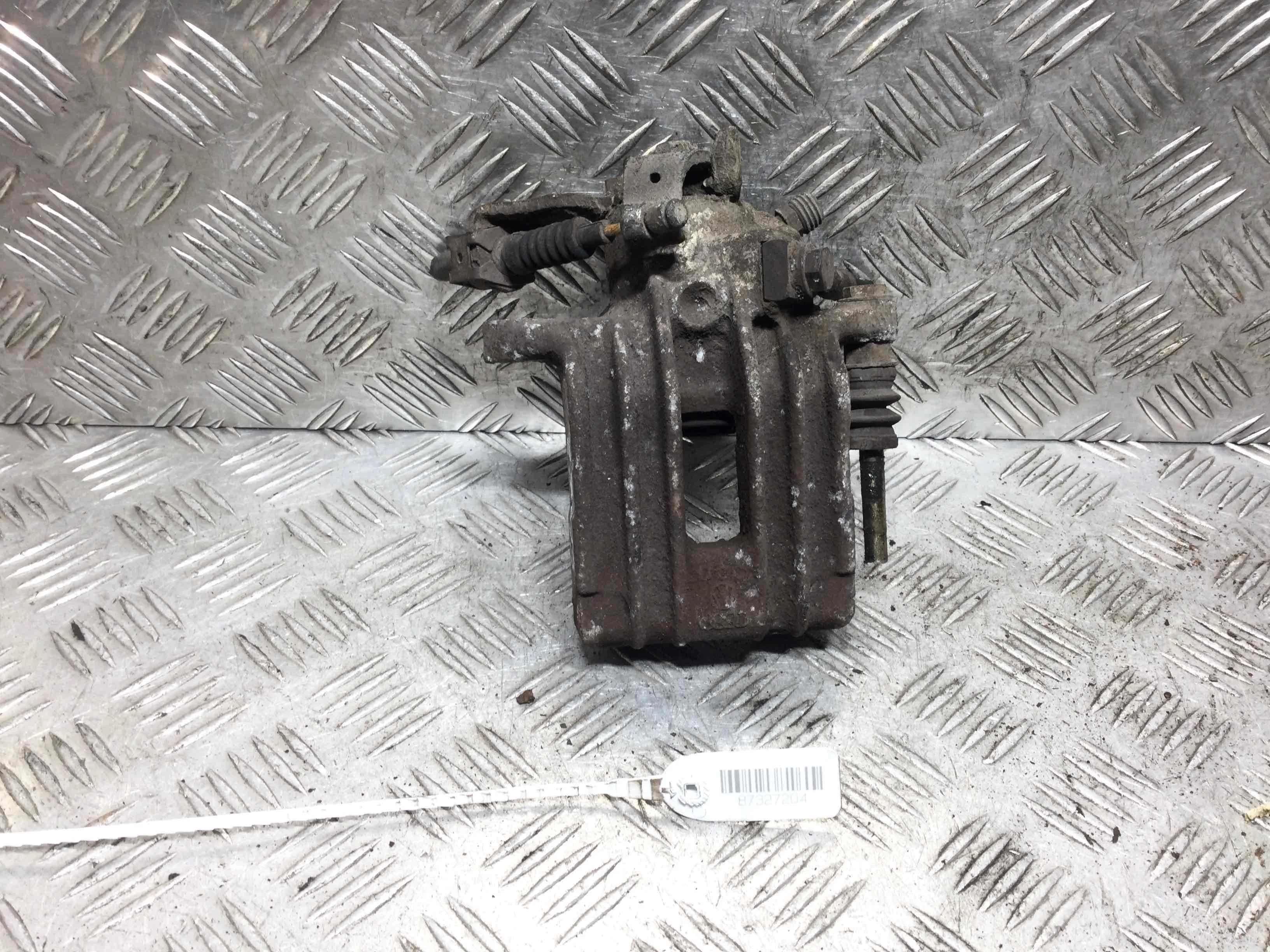 Суппорт задний правый Volkswagen Golf 4 поколение (1997-2004) бензин 1.6 i Механика Х/б