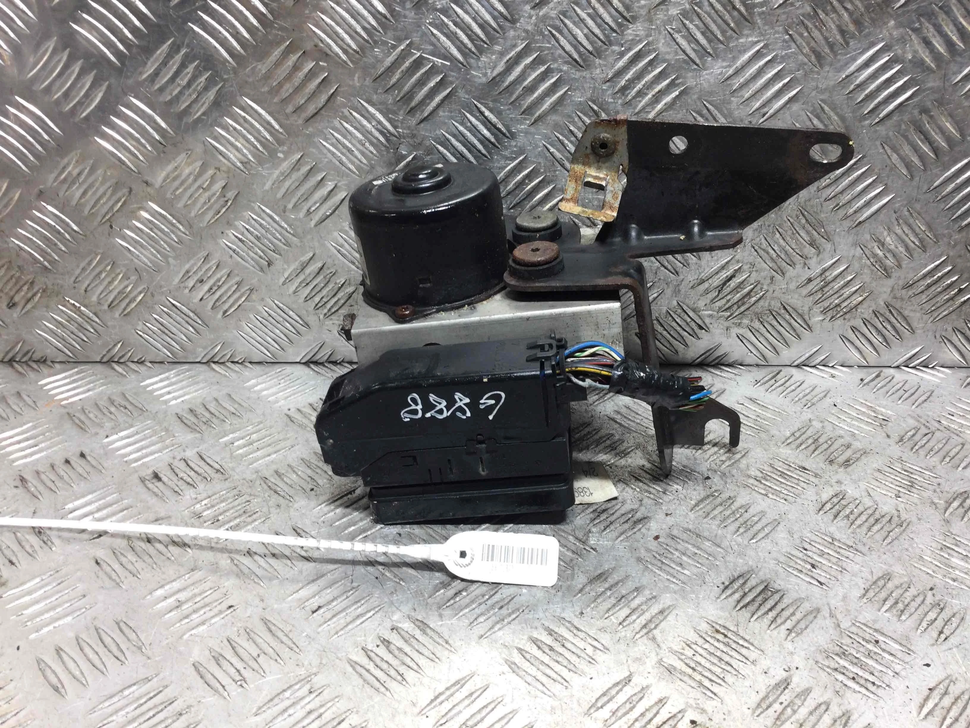 Блок ABS Ford Focus 1 поколение [рестайлинг] (2001-2005) бензин 1.8 i Механика Х/б