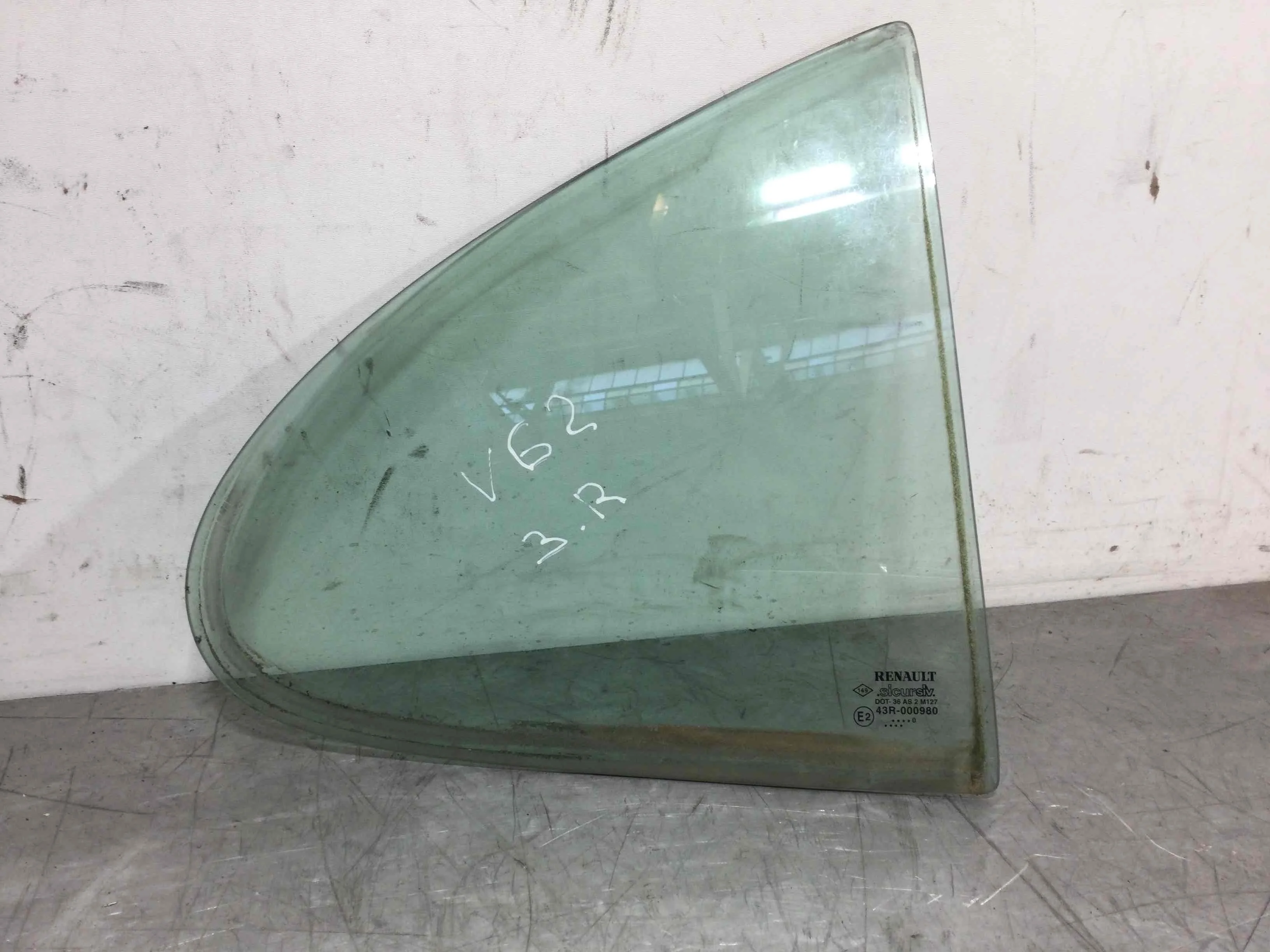 Форточка задняя правая Renault Megane 1 поколение [рестайлинг] (1999-2003) бензин 1.6 i Механика Х/б
