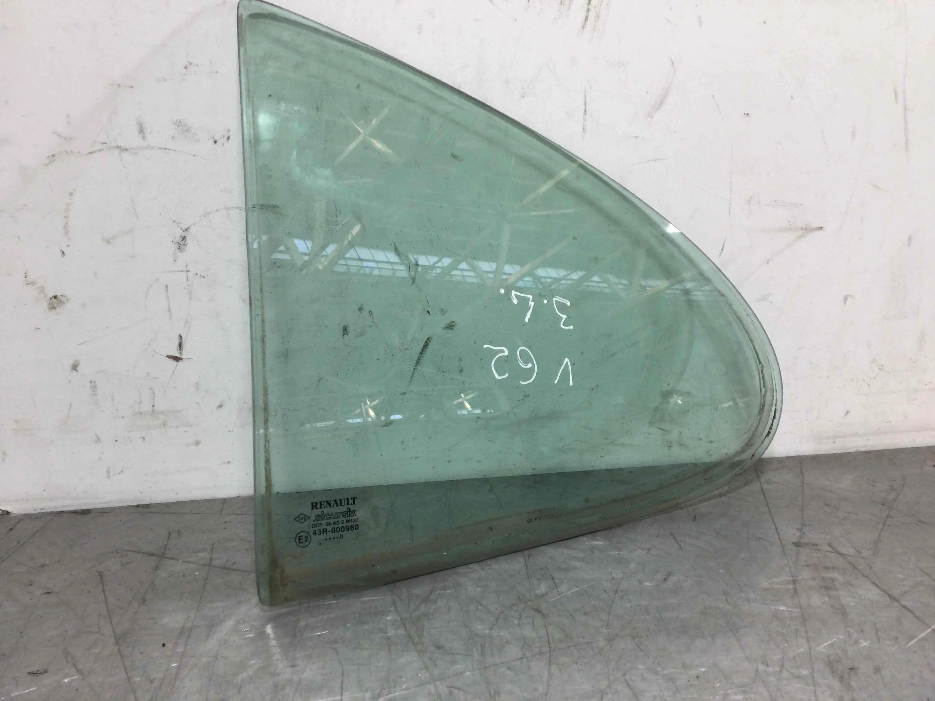 Форточка задняя левая Renault Megane 1 поколение [рестайлинг] (1999-2003) бензин 1.6 i Механика Х/б