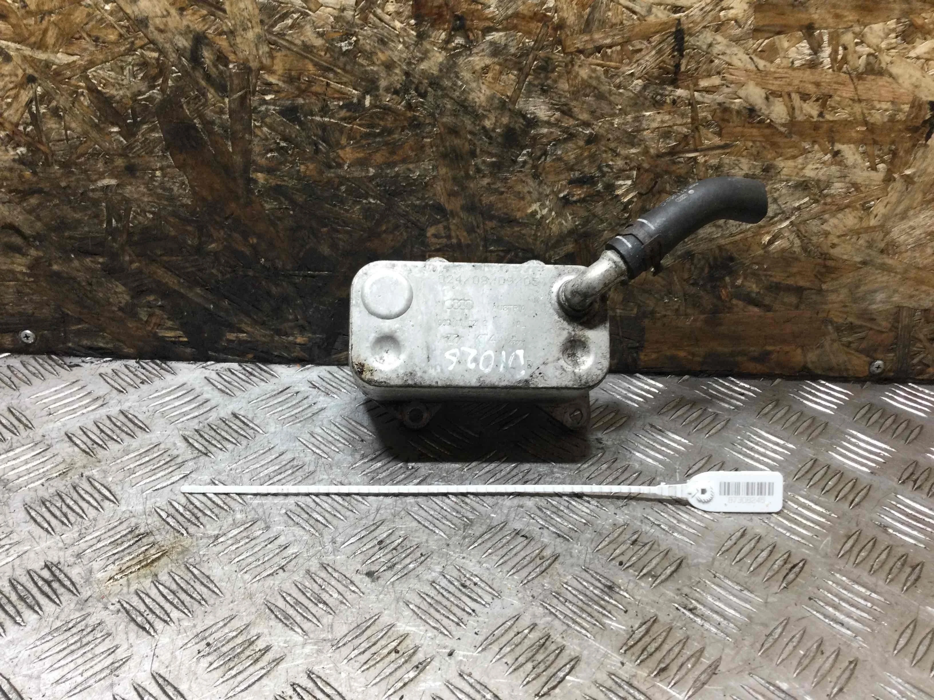 Теплообменник масляного фильтра Audi A3 8P/8PA [рестайлинг] (2004-2008) бензин 2.0 i Механика Х/б