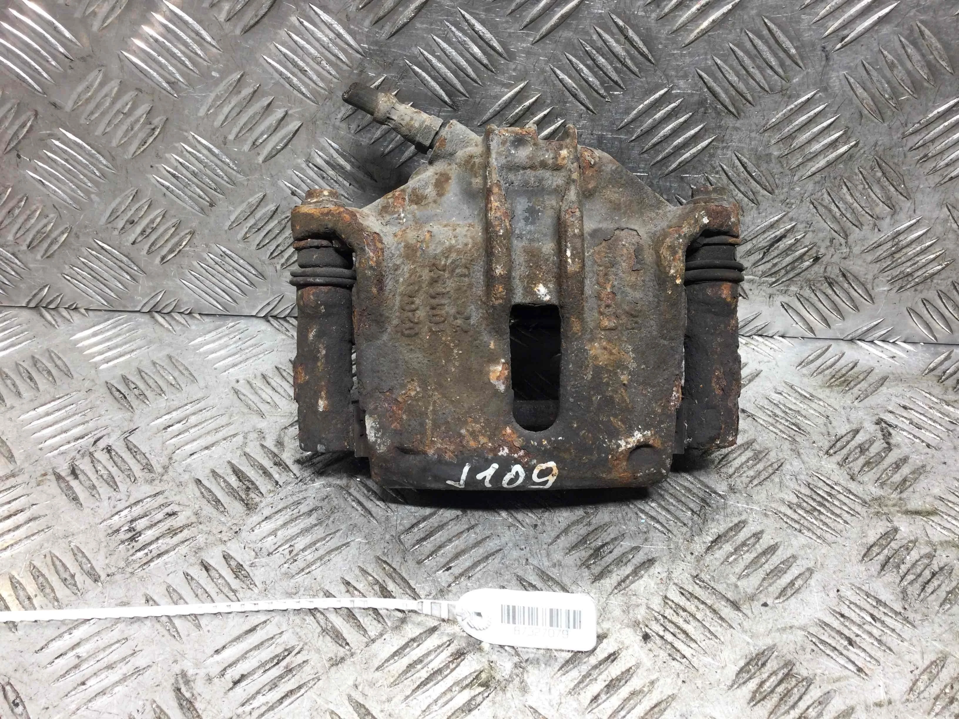 Суппорт передний правый Peugeot 206 1 поколение (1998-2003) бензин 1.6  Механика Купе