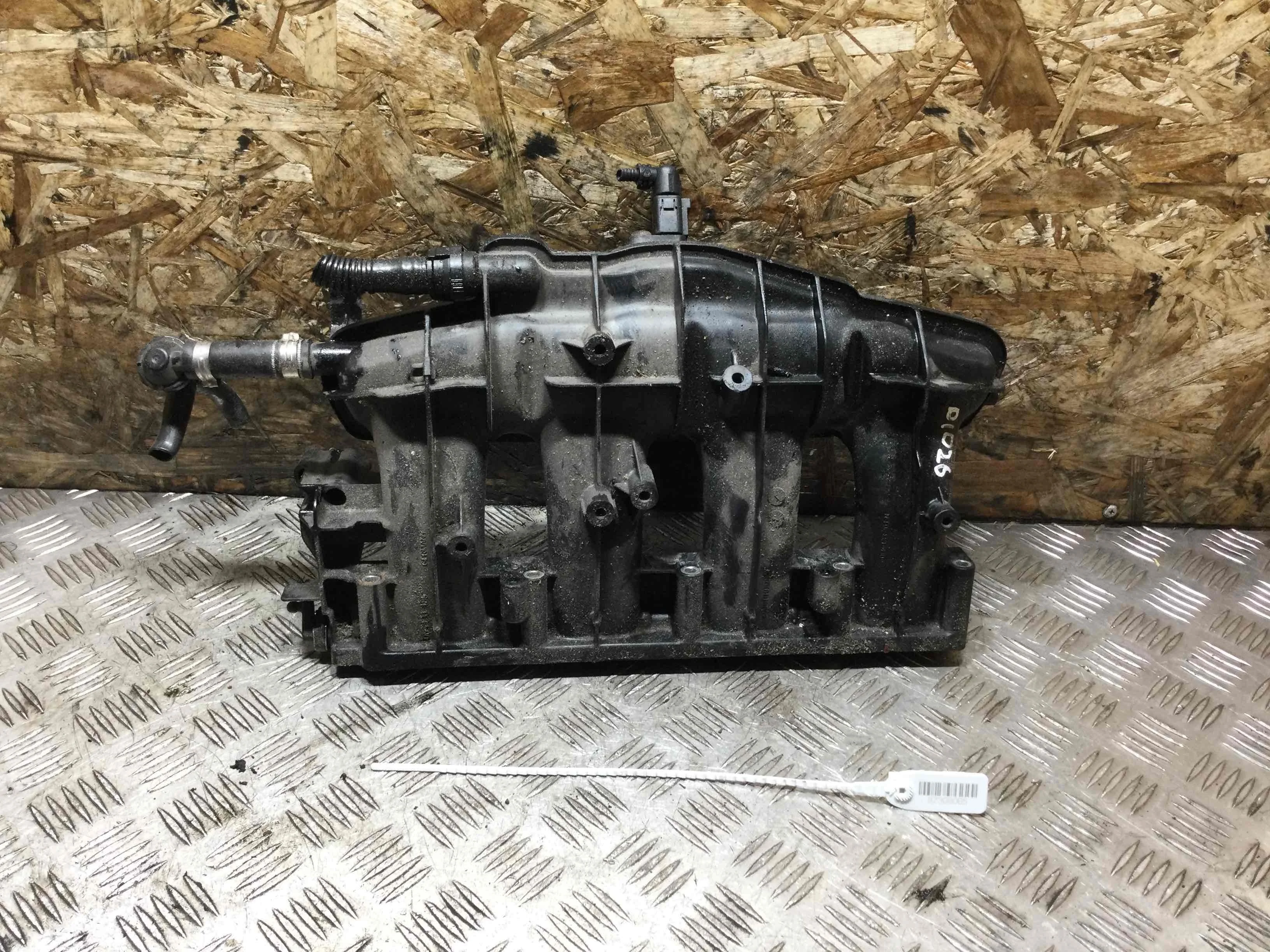 Коллектор впускной Audi A3 8P/8PA [рестайлинг] (2004-2008) бензин 2.0 i Механика Х/б