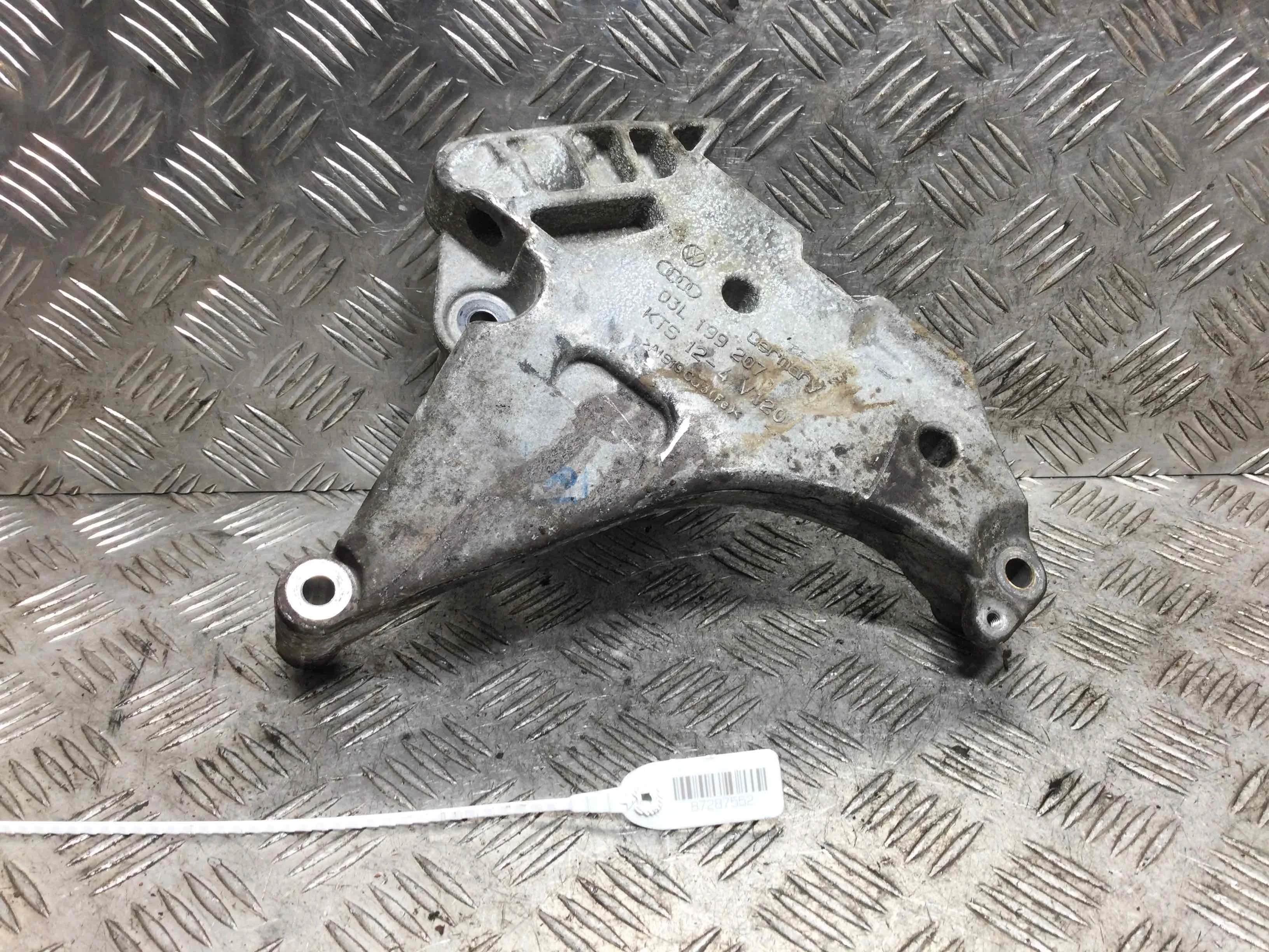 Кронштейн двигателя Volkswagen Scirocco 3 поколение (2008-2015) дизель 2.0 TDI Механика Х/б