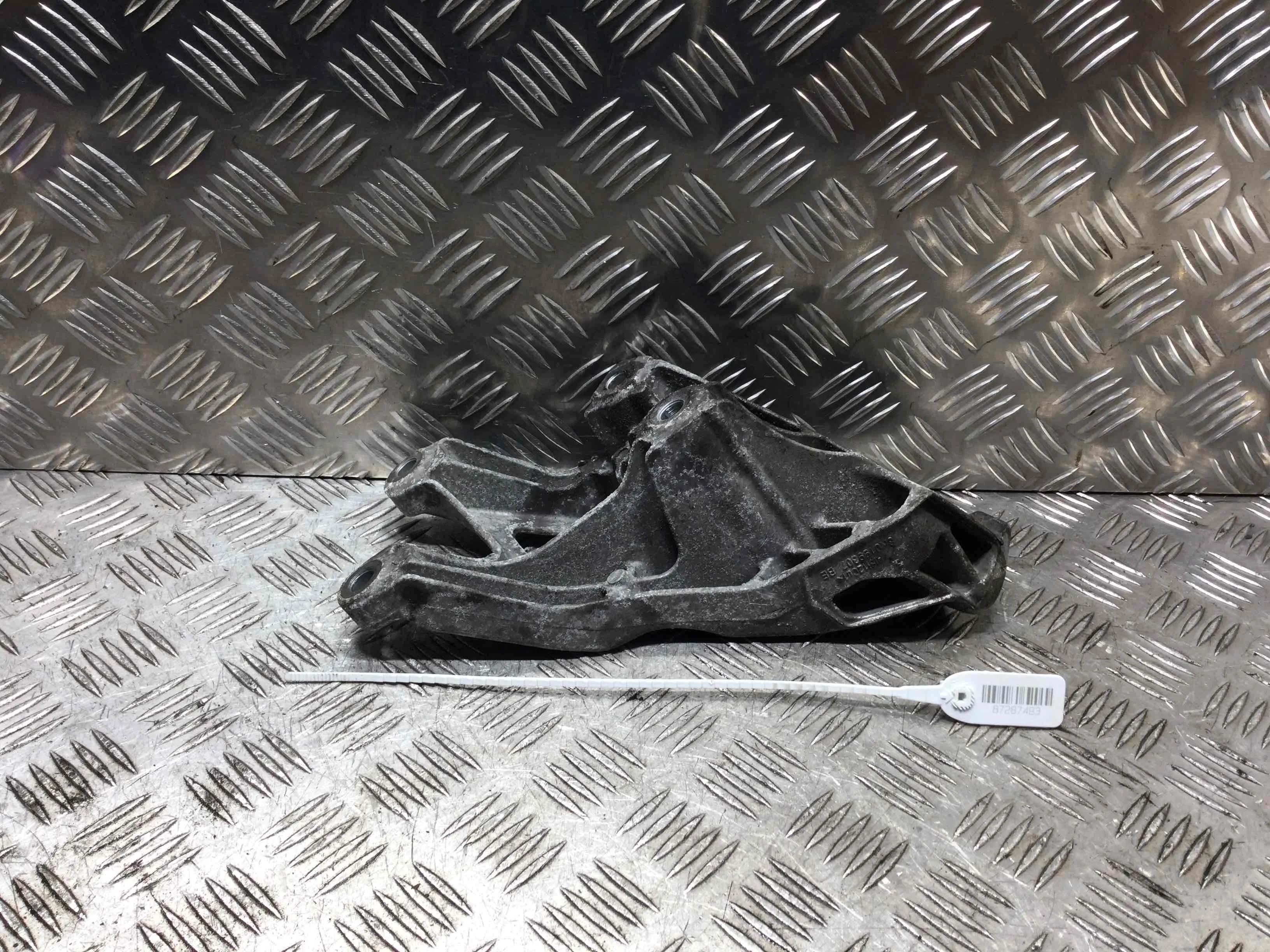 Кронштейн двигателя Audi A4 B8/8K (2007-2011) дизель 2.0 TDI Вариатор