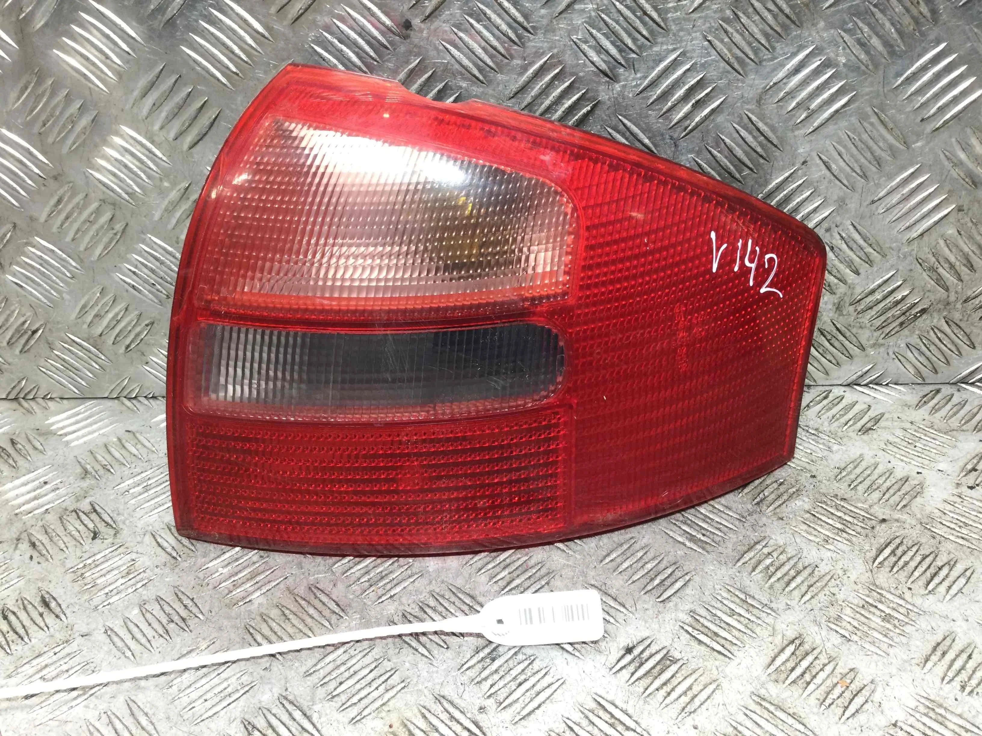 Фонарь задний правый Audi A6 C5/4B (1997-2004) дизель 2.5 TDI Механика Седан