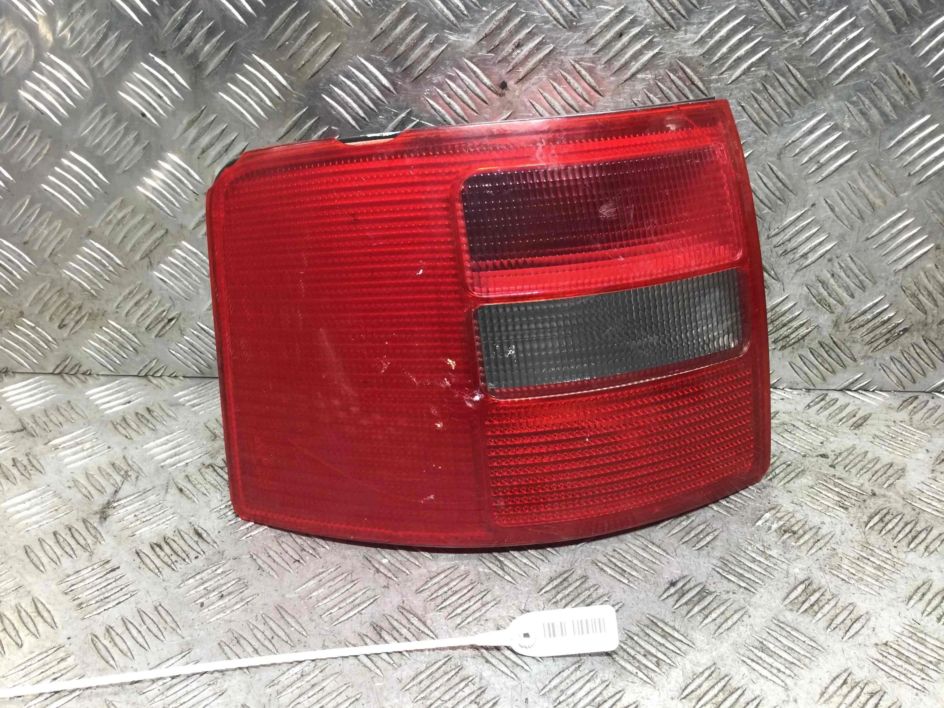 Фонарь задний левый Audi A6 C5/4B (1997-2004) дизель 2.5 TDI Автомат Универсал