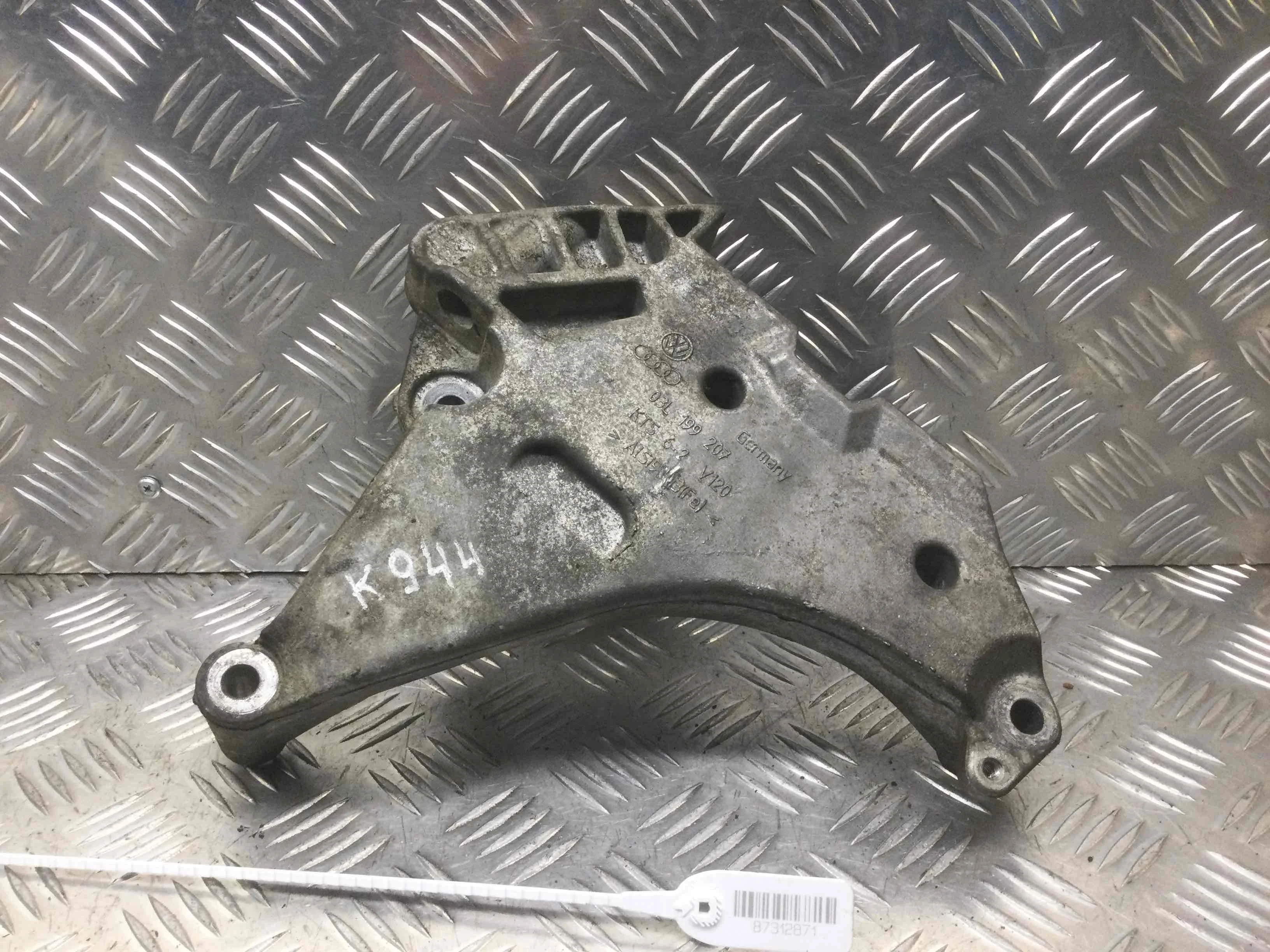 Кронштейн двигателя Volkswagen Passat B6 (2005-2010) дизель 1.6 TDI Механика Седан