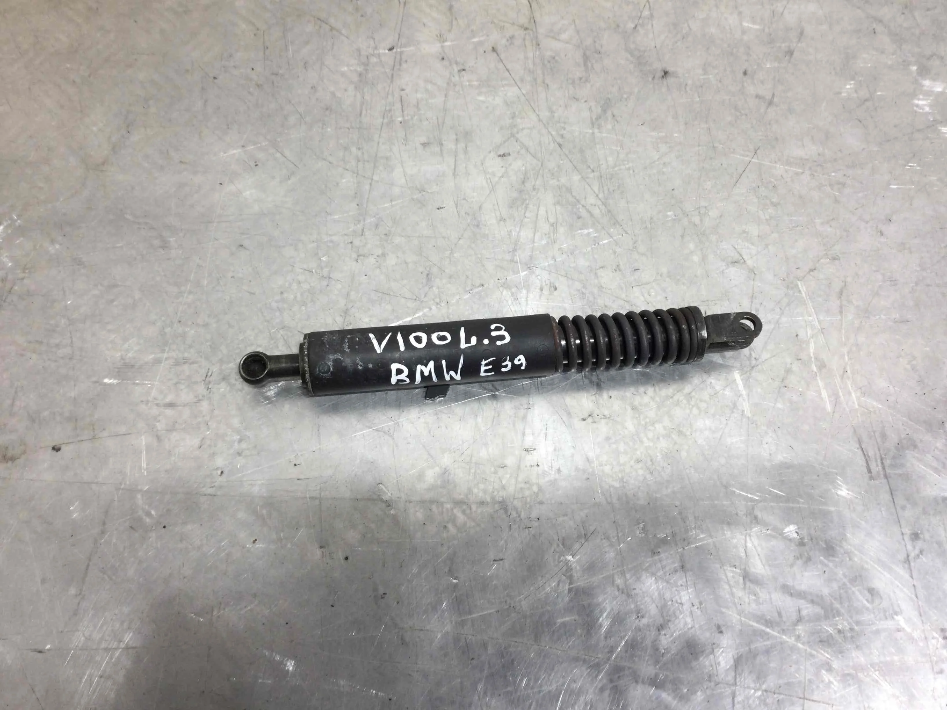 Амортизатор крышки багажника (3-5 двери) BMW 5-Series 5-Series E39 1995 - 2004 дизель 2.5  Автомат Универсал