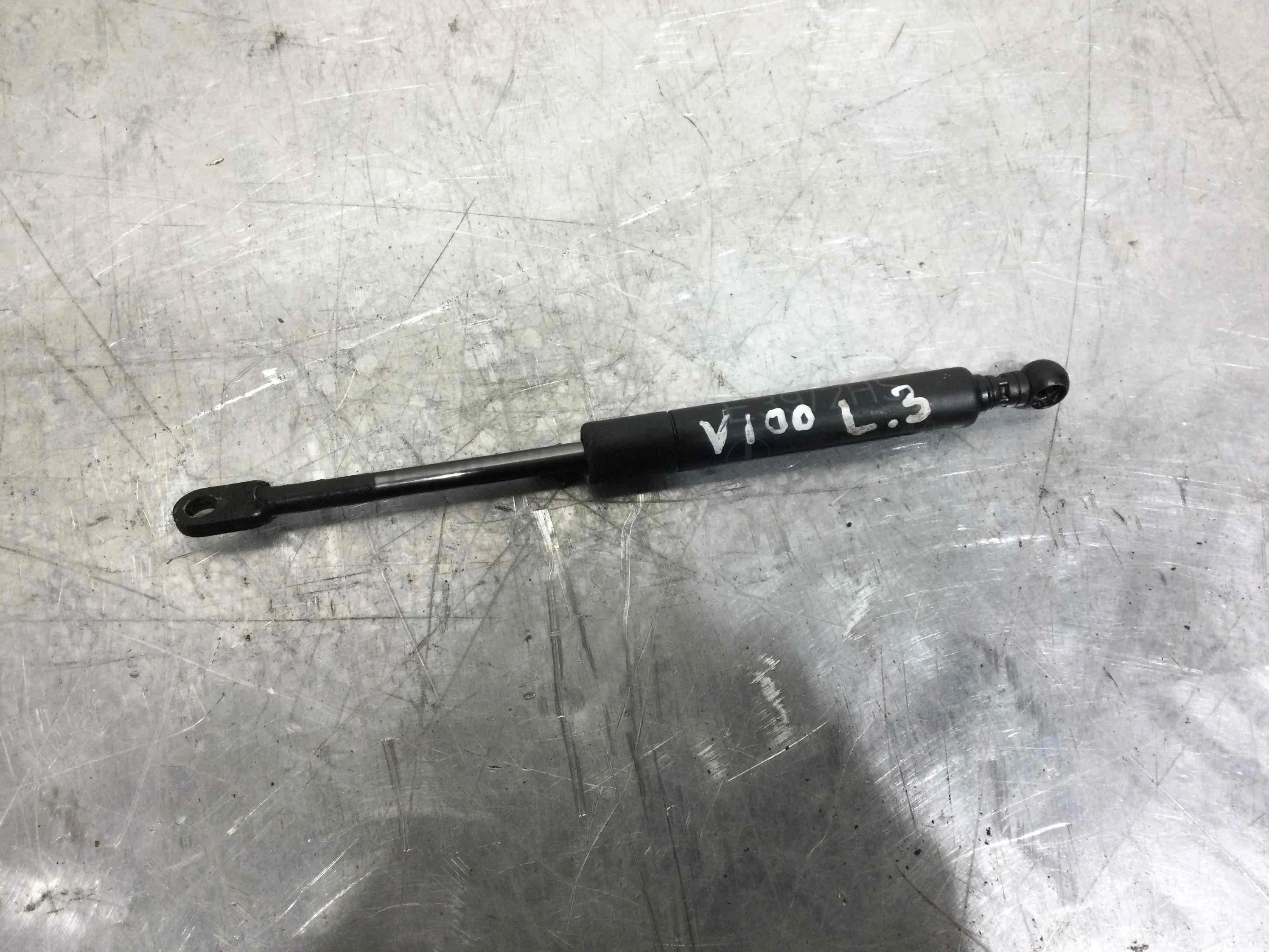 Амортизатор крышки багажника (3-5 двери) BMW 5-Series 5-Series E39 1995 - 2004 дизель 2.5  Автомат Универсал