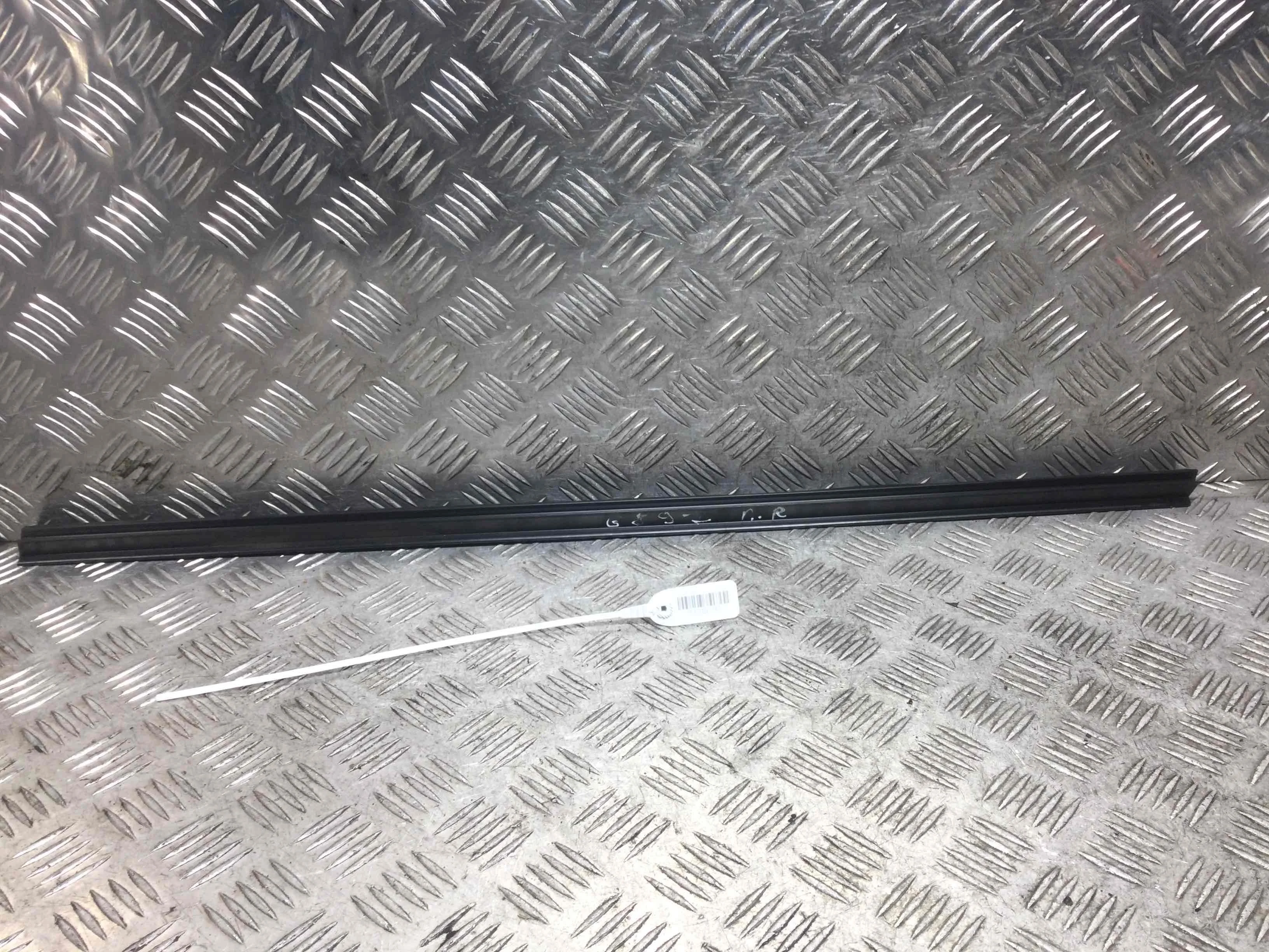 Уплотнитель Ford Focus 1 поколение [рестайлинг] (2001-2005) бензин 1.8 i Механика Универсал