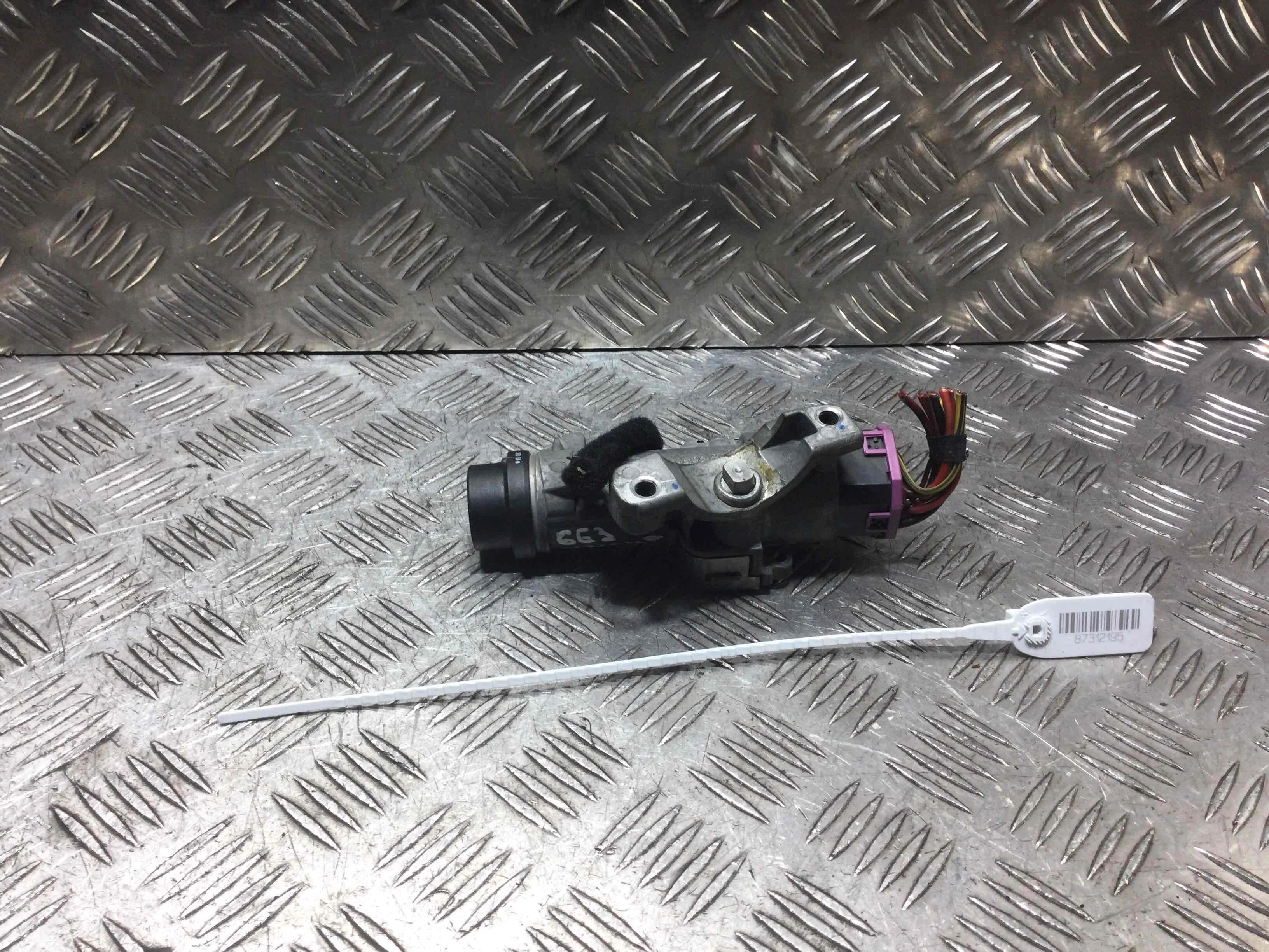 Замок зажигания Volkswagen Passat B5+ [рестайлинг] (2000-2005) дизель 1.9 TDI Механика Универсал