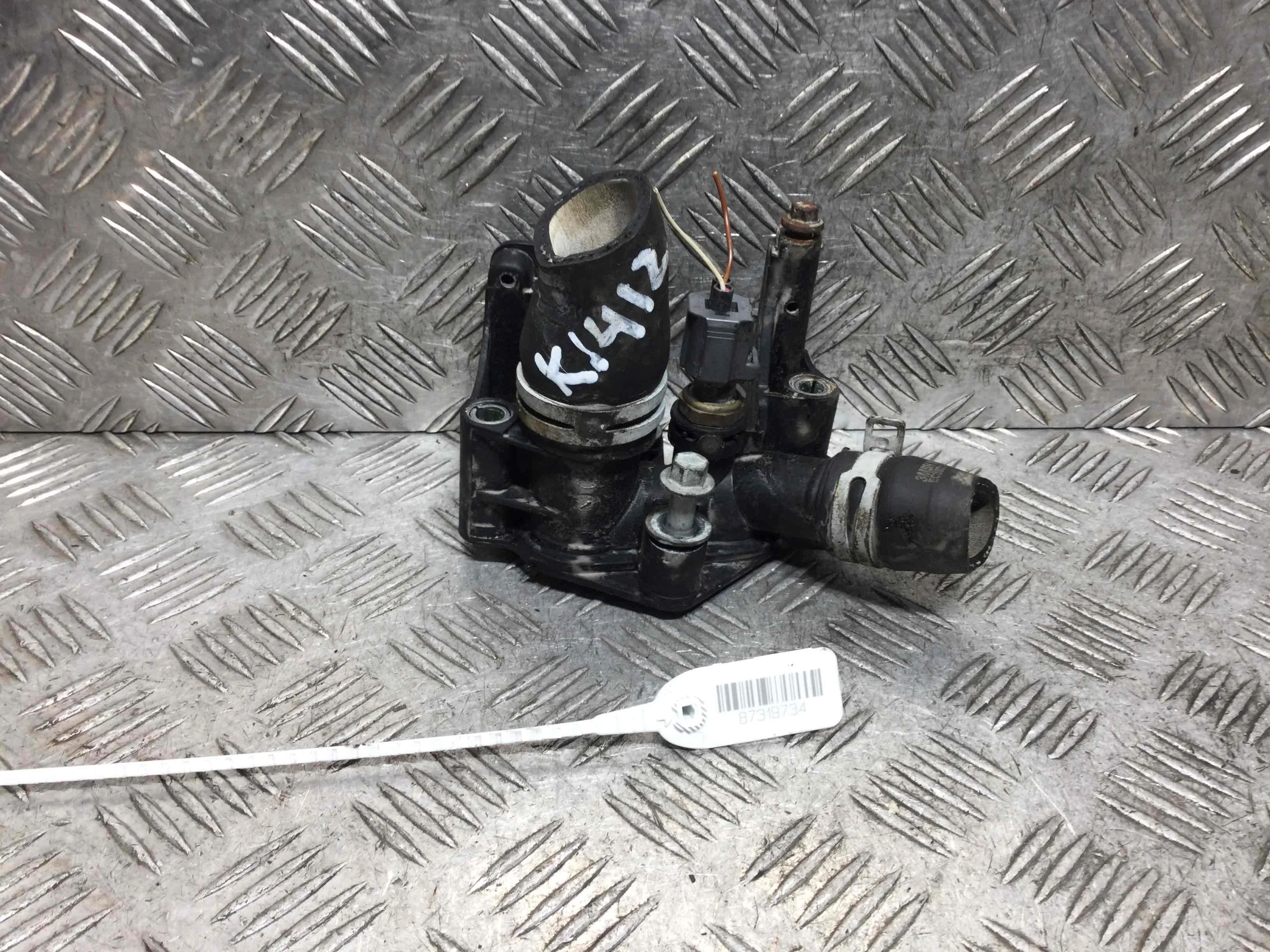 Фланец (тройник) системы охлаждения Ford C-MAX 1 поколение [рестайлинг] (2007-2010) бензин 1.6 i Механика Минивэн