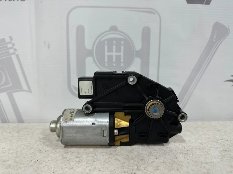 Моторчик люка Mercedes-benz ML W164