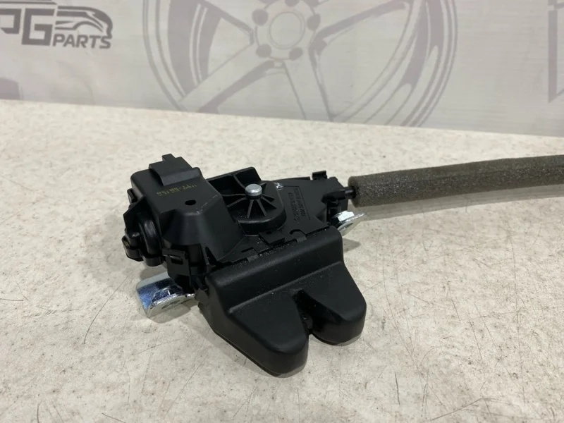 Замок крышки багажника Mercedes-benz 2011 W204