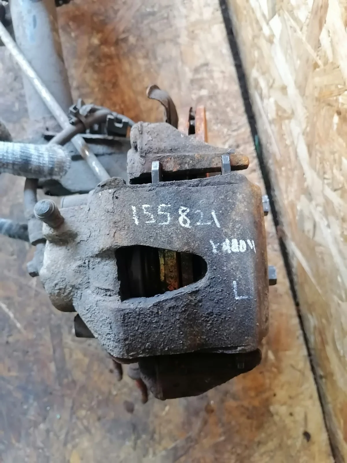 Суппорт тормозной AUDI A3, SKODA OCTAVIA1Z, VOLKSWAGEN GOLF 5/5+/6, JETTA 5/6, PASSAT B6/B7 2004- передний левый б/у A3(2004-2013);GOLF 5(2004-2009);PASSAT B6(2005-2010);JETTA 5(2005-2009);TOURAN(2003-2010)