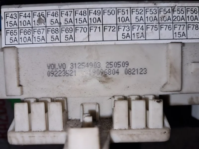 Блок предохранителей Volvo S40 2009 MS