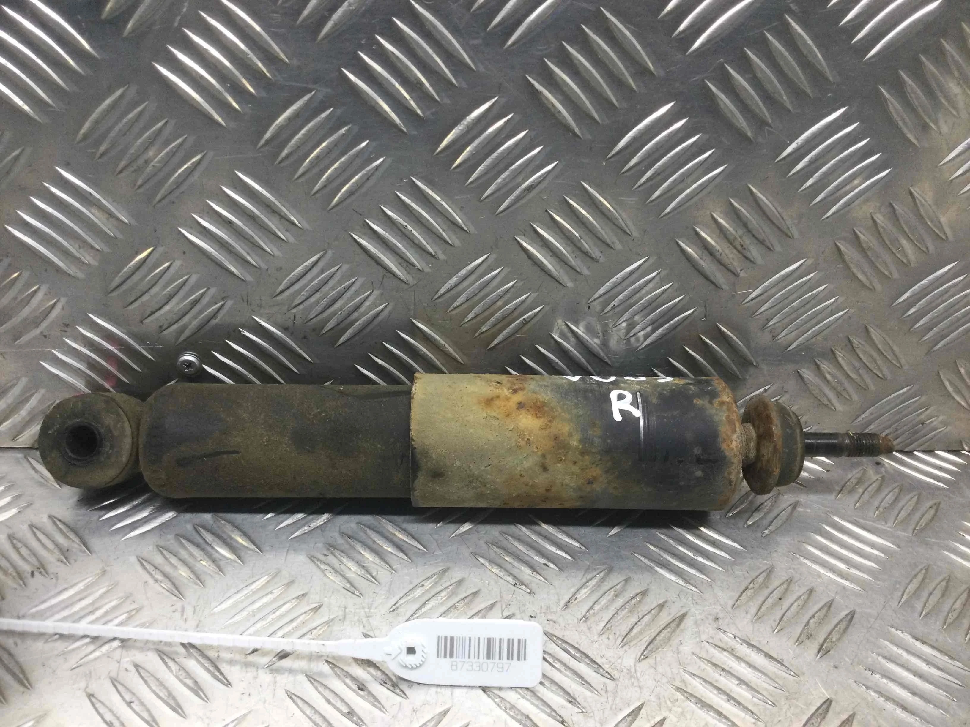 Амортизатор задний Mitsubishi Pajero Sport 1 поколение (1996-2005) дизель 2.5 TD Механика