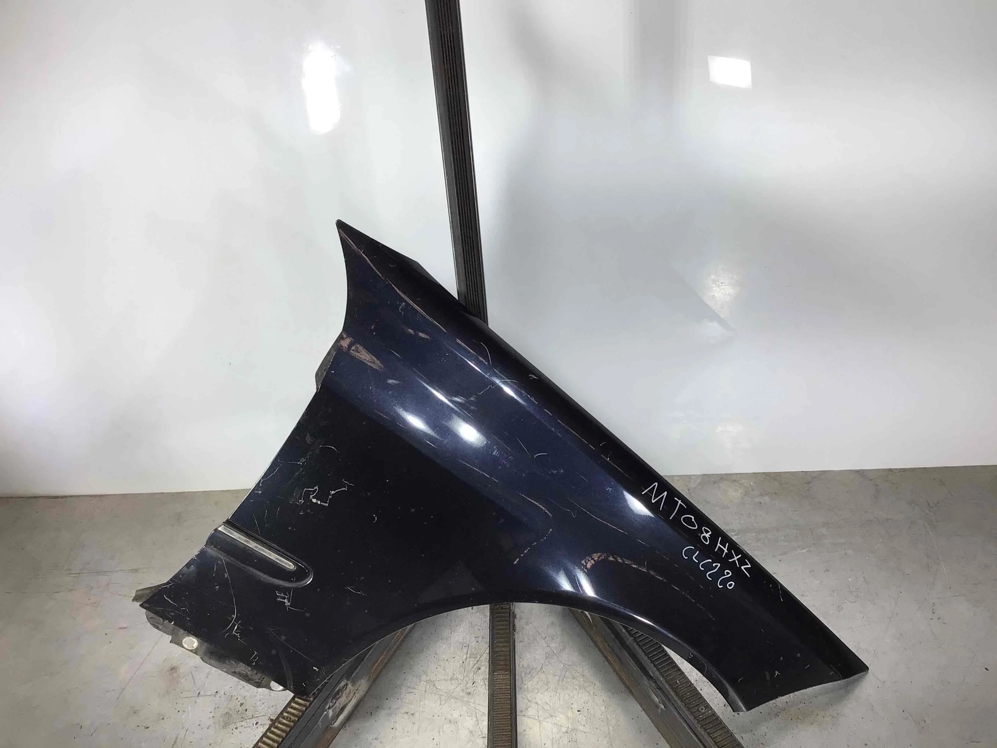 Крыло переднее правое Mercedes C-klasse W204/S204 (2007-2012) дизель 2.2 CDI Автомат Купе