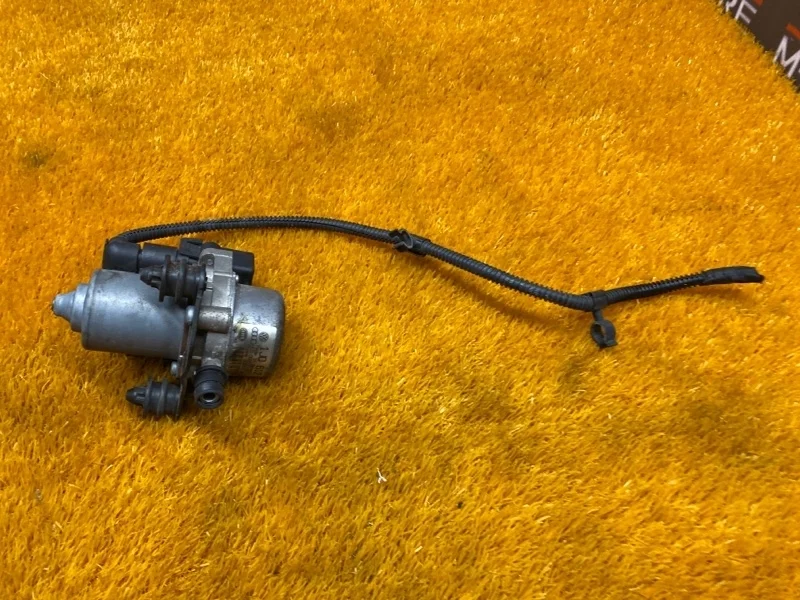 Насос вакуумный Volkswagen Passat 2011 1J0612181B B7 CAXA