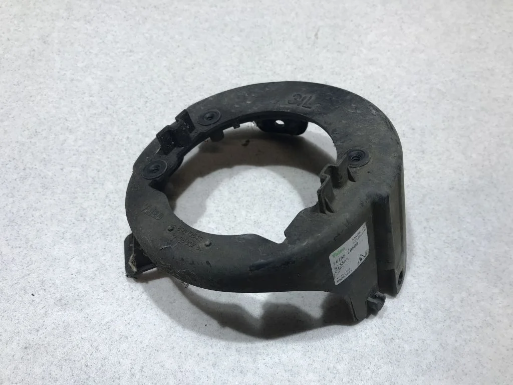 26155EB500 Кронштейн ПТФ левый Nissan Pathfinder