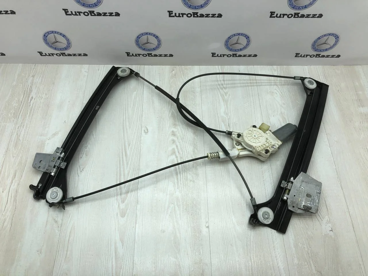 Стеклоподъёмник передний левый Mercedes W209