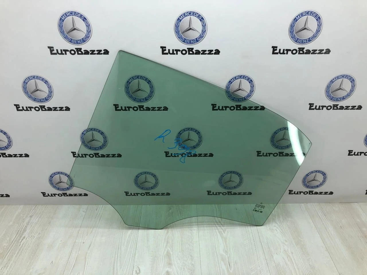 Стекло двери заднее левое Mercedes W212