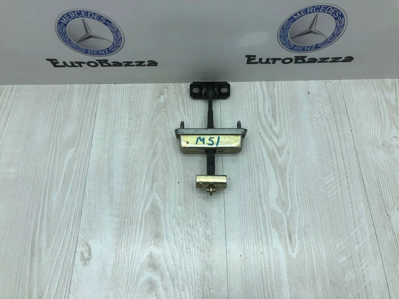 Ограничитель двери правой Mercedes R230