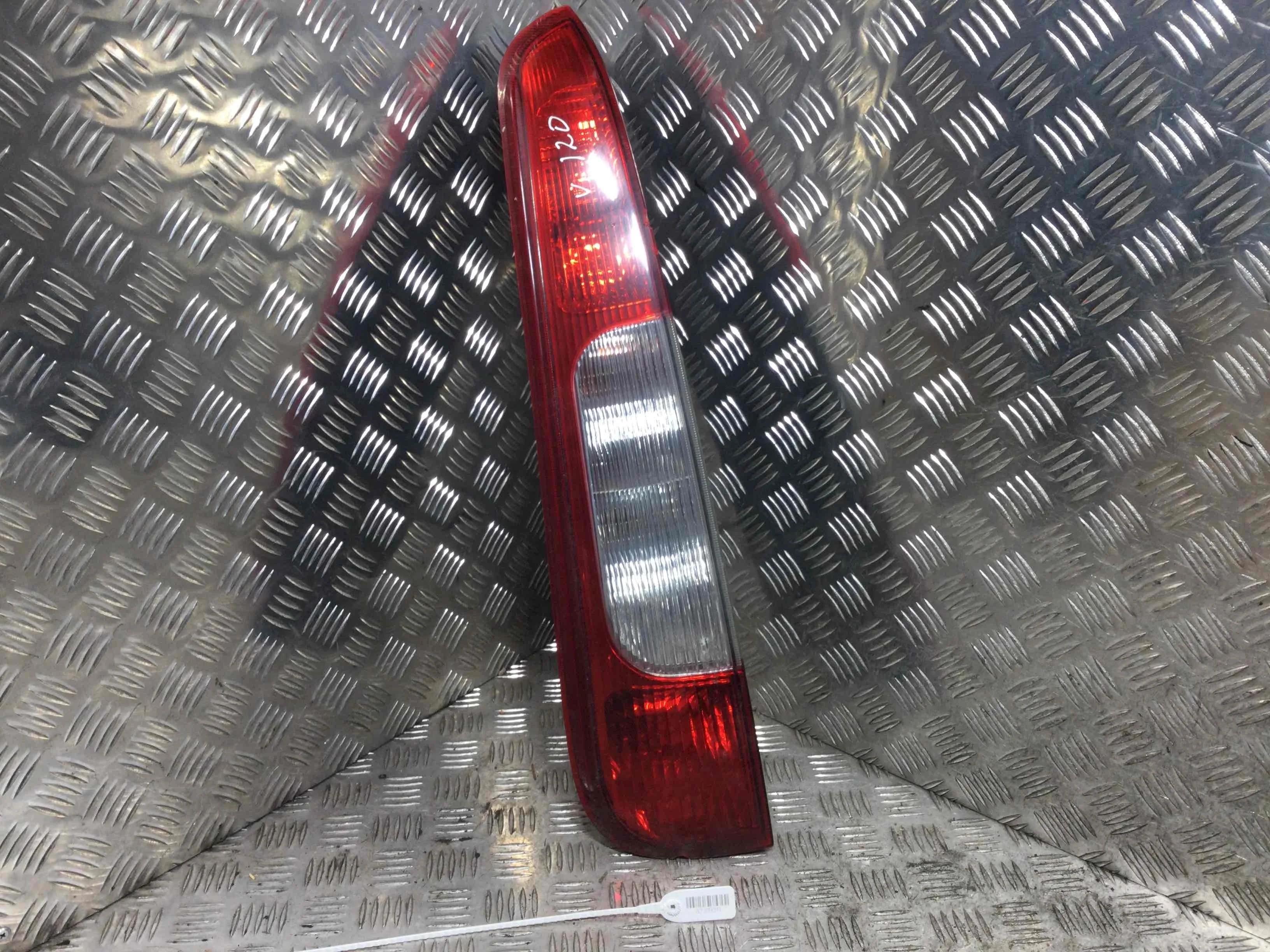 Фонарь задний левый Ford C-MAX 1 поколение (2003-2007) дизель 2.0 TDCi Механика Х/б