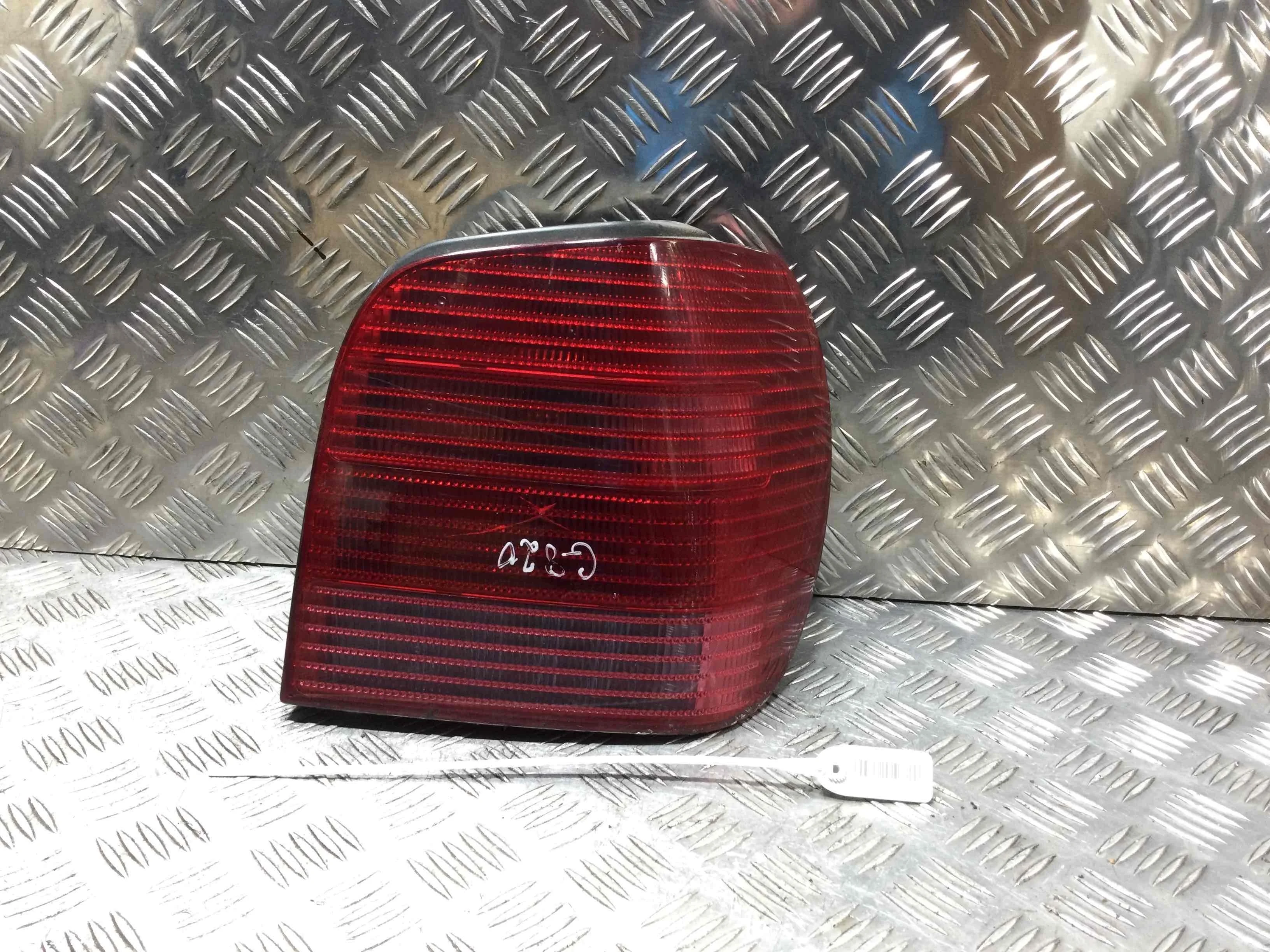 Фонарь задний правый Volkswagen Polo 3 поколение [рестайлинг] (2000-2002) бензин 1.4 i Механика Х/б